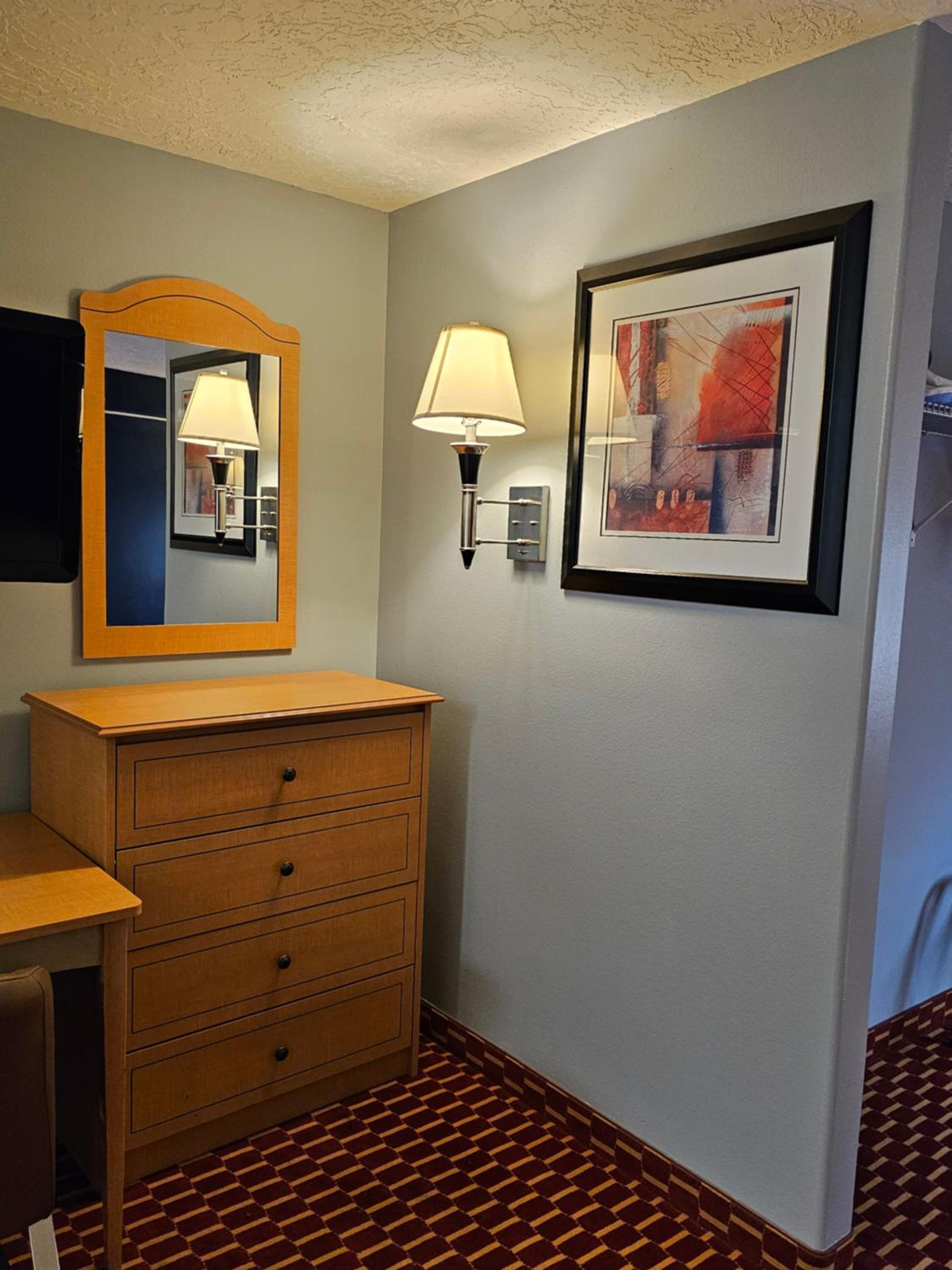 Queen Suite with Mobility Accessible Roll-In Shower - Non-Smoking - Photo 1