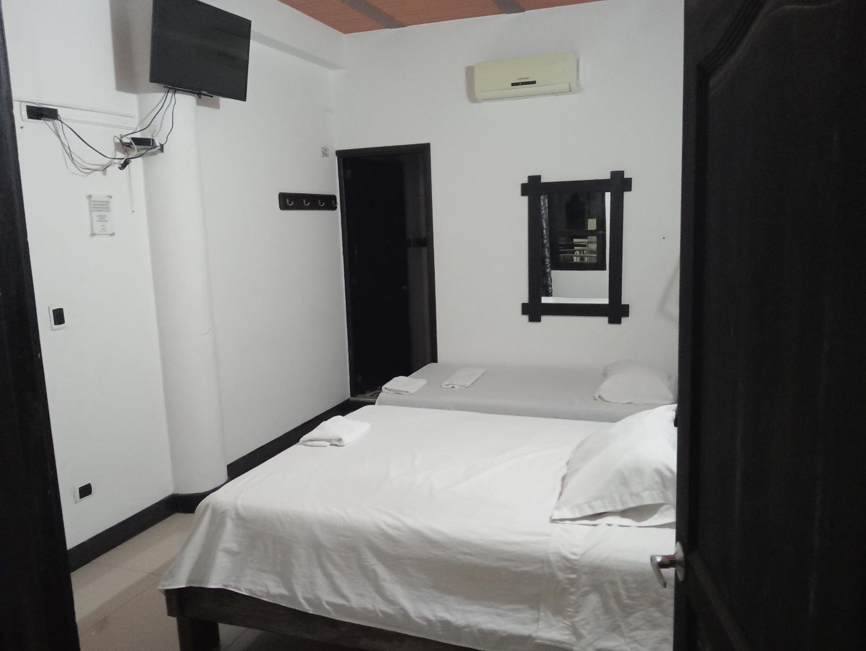 Twin Room With Private Bathroom photo 1
