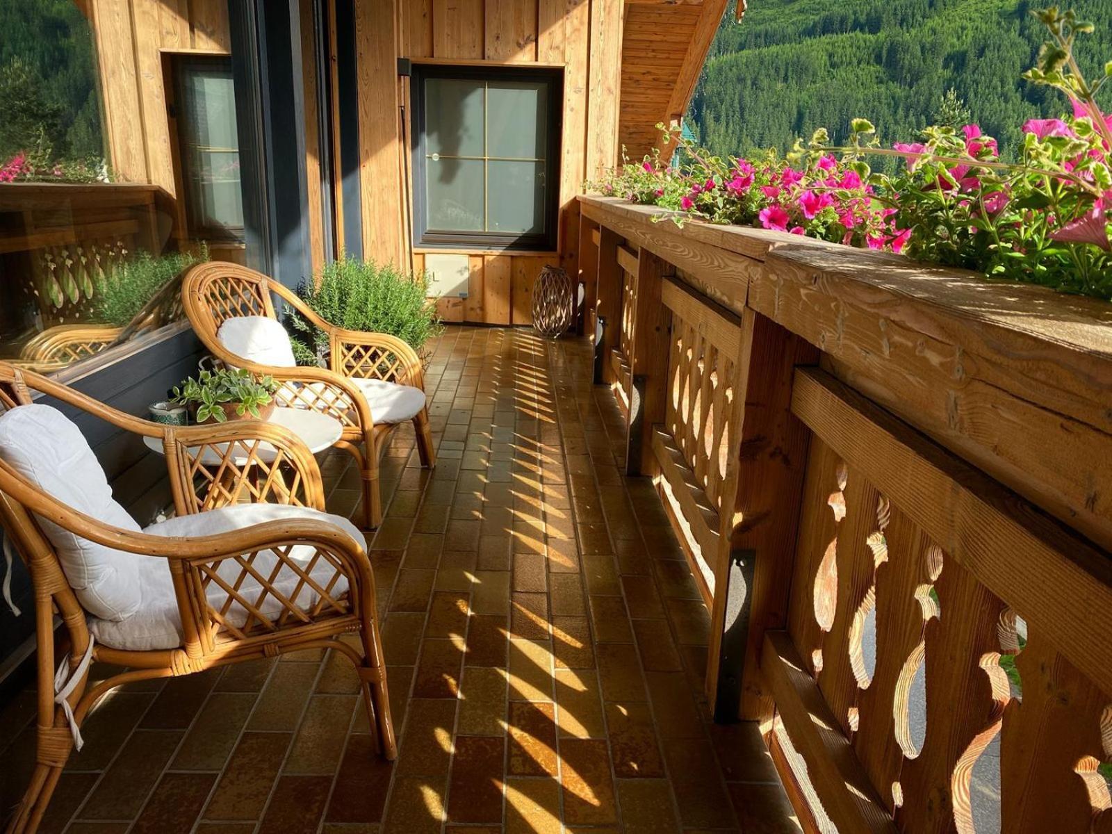 Apartment with Balcony photo 2
