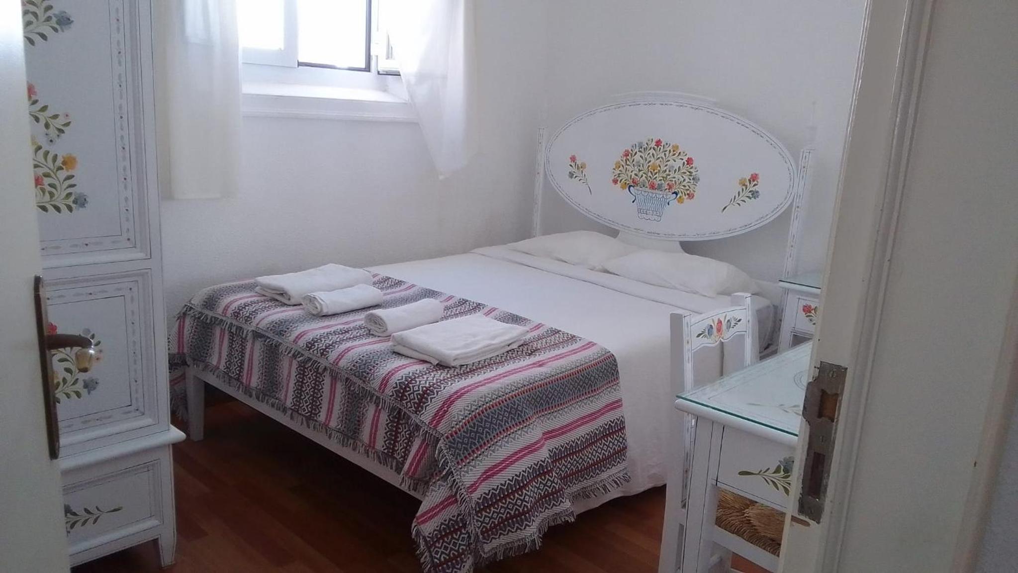 Queen Room With Shared Bathroom photo 1