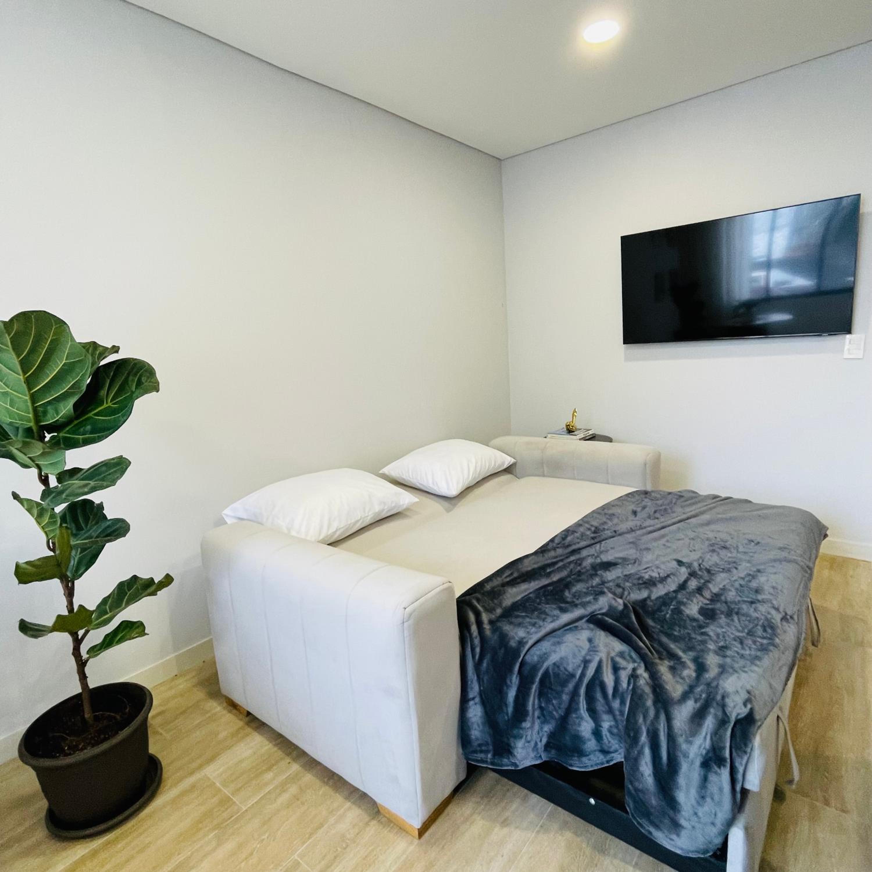 One-Bedroom Apartment photo 1