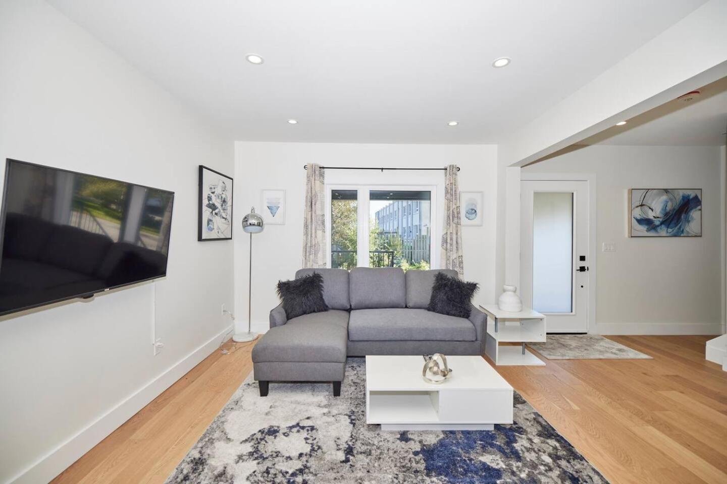 Three-Bedroom House photo 1