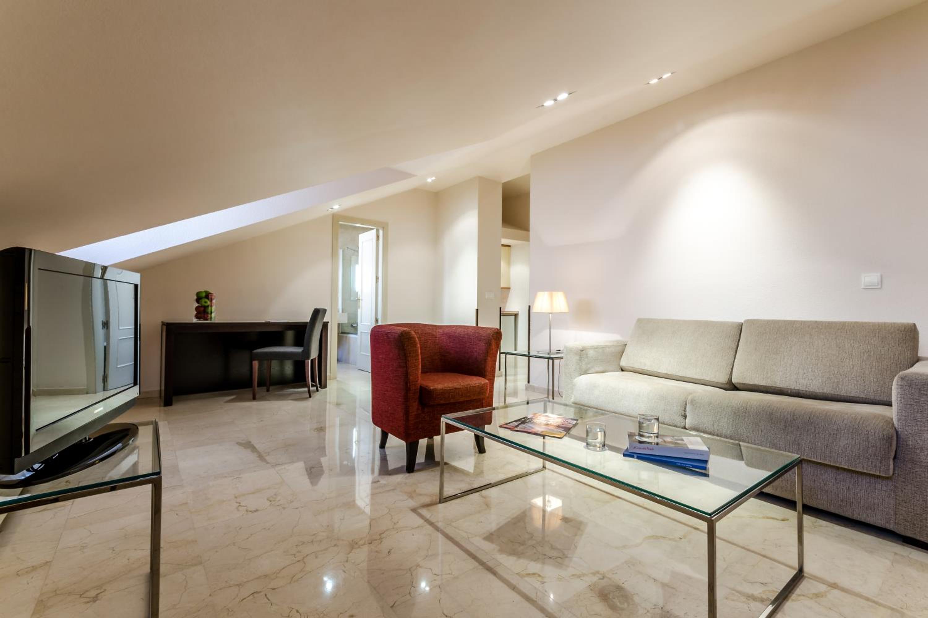 Family Room - Photo 3