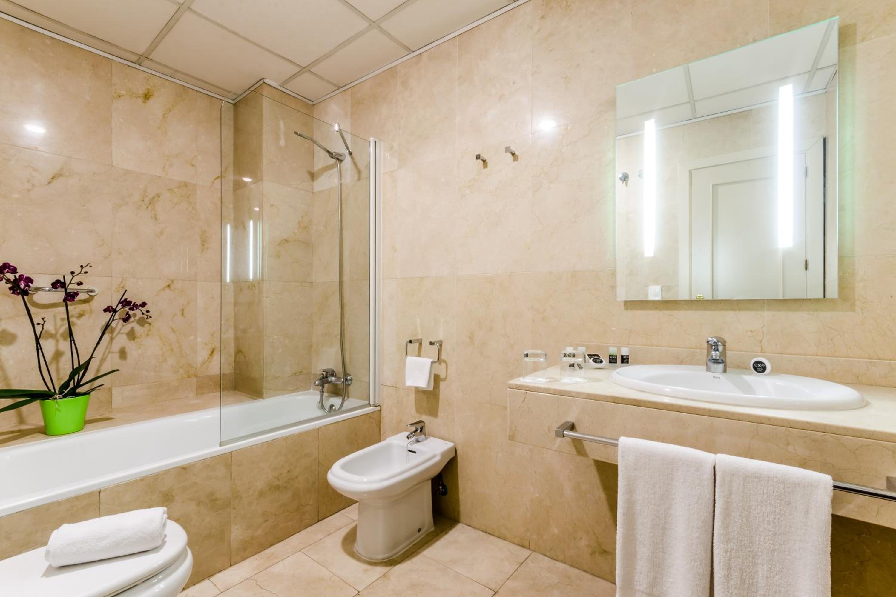 Double or Twin Room - Photo 4