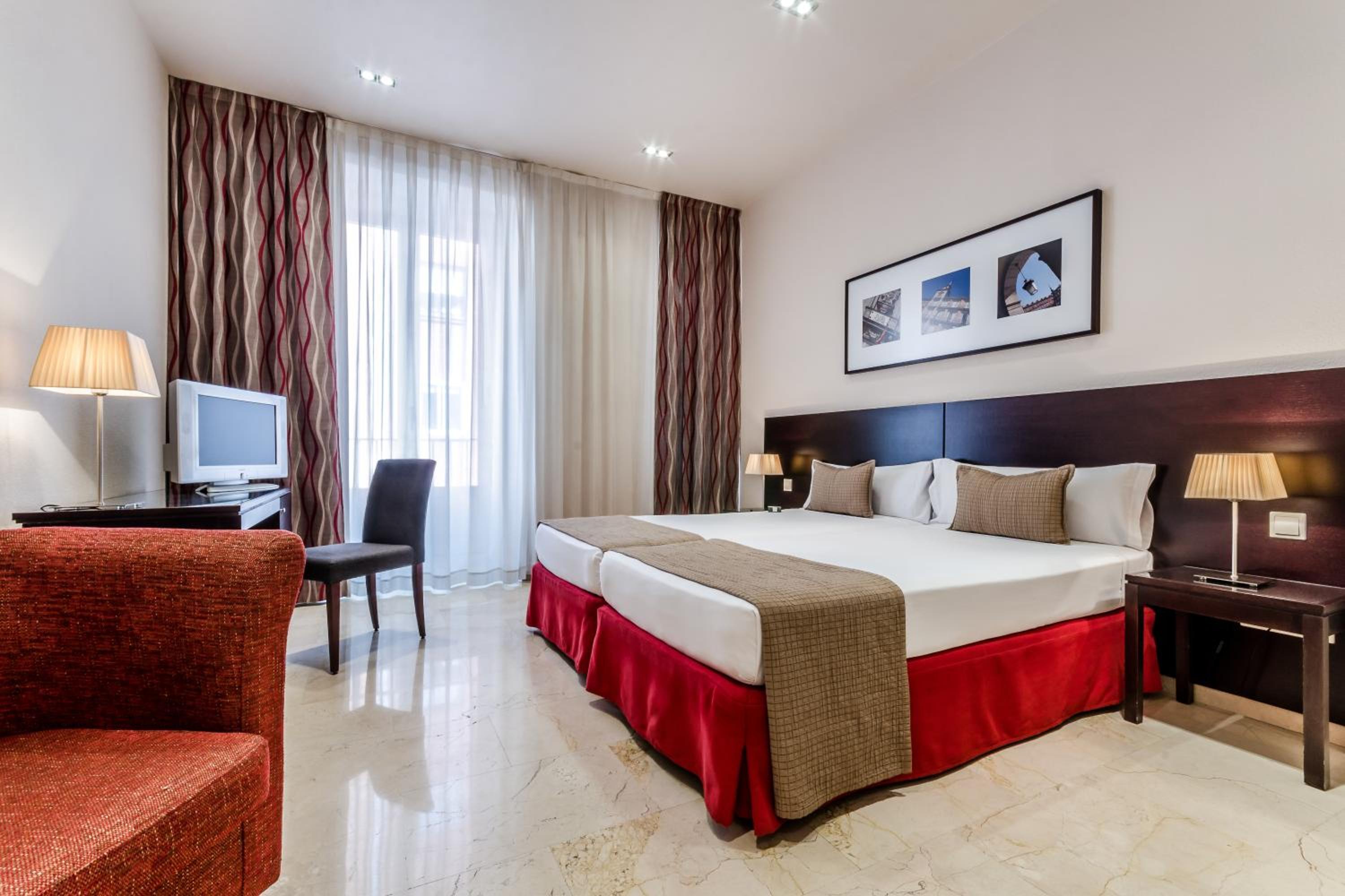 Double or Twin Room - Photo 2