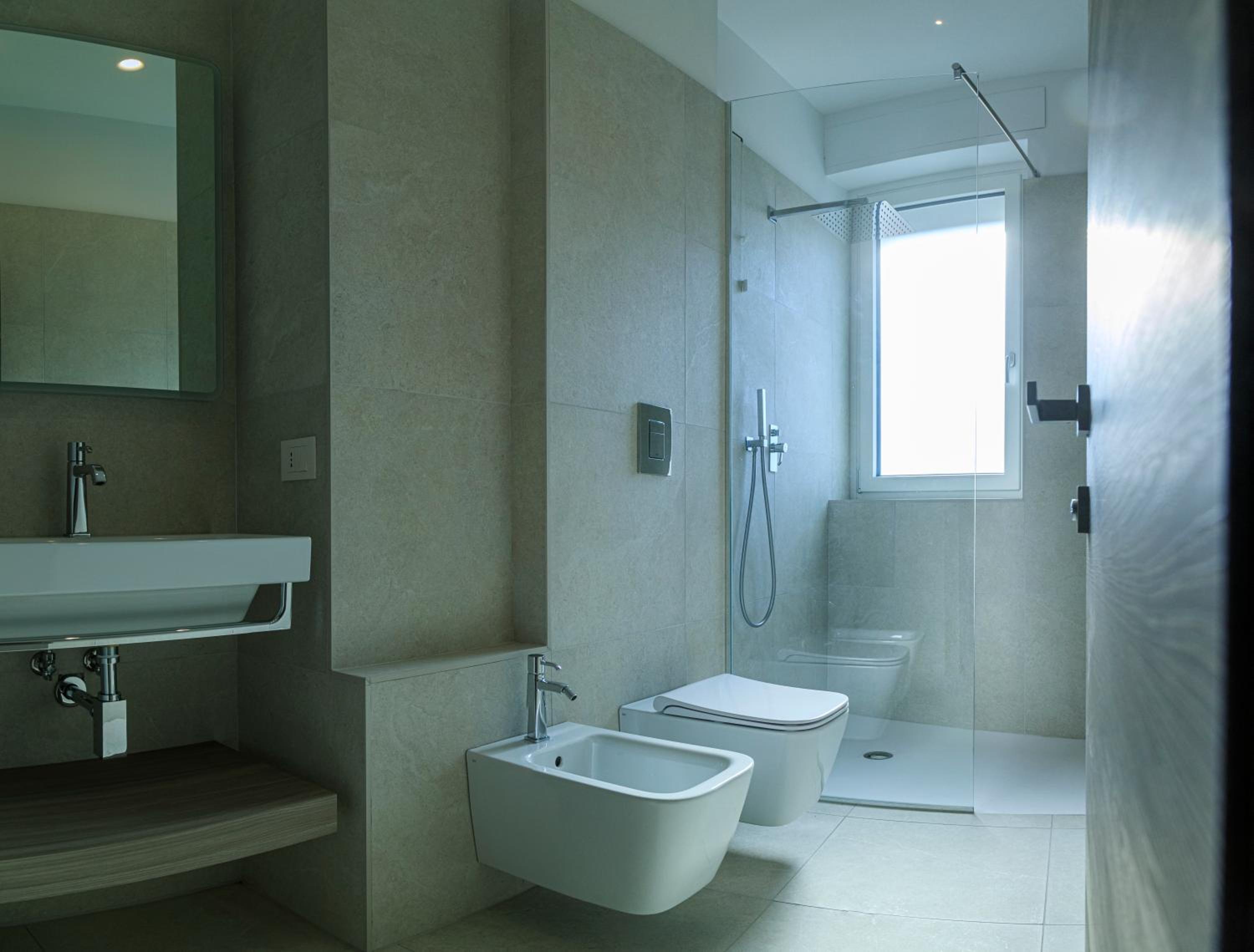 Large Double Room - Photo 5