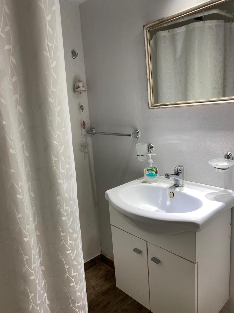 One-Bedroom House photo 3