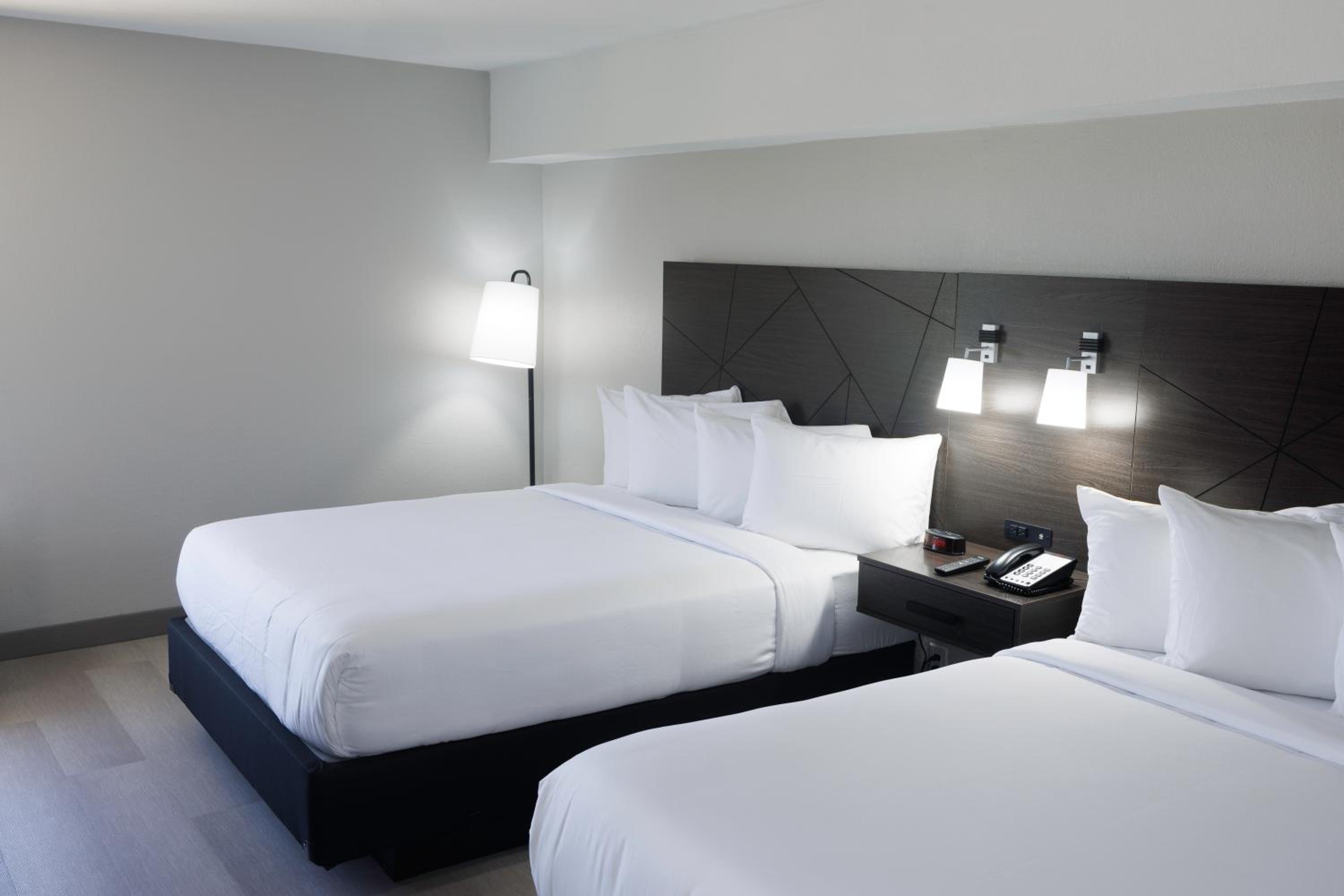 Standard Double Room with Two Double Beds - Non Smoking photo 1