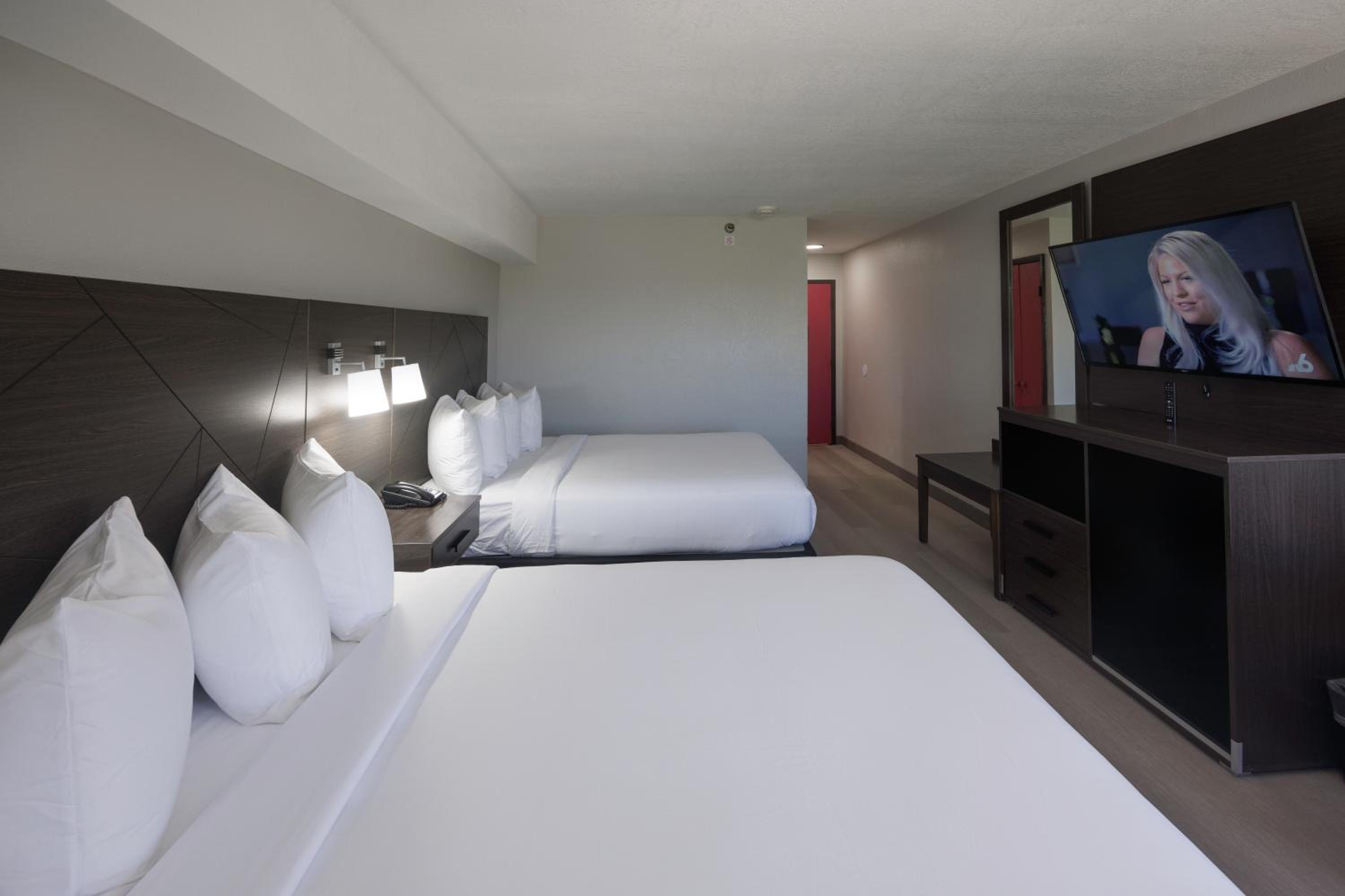 Standard Double Room with Two Double Beds - Non Smoking photo 3