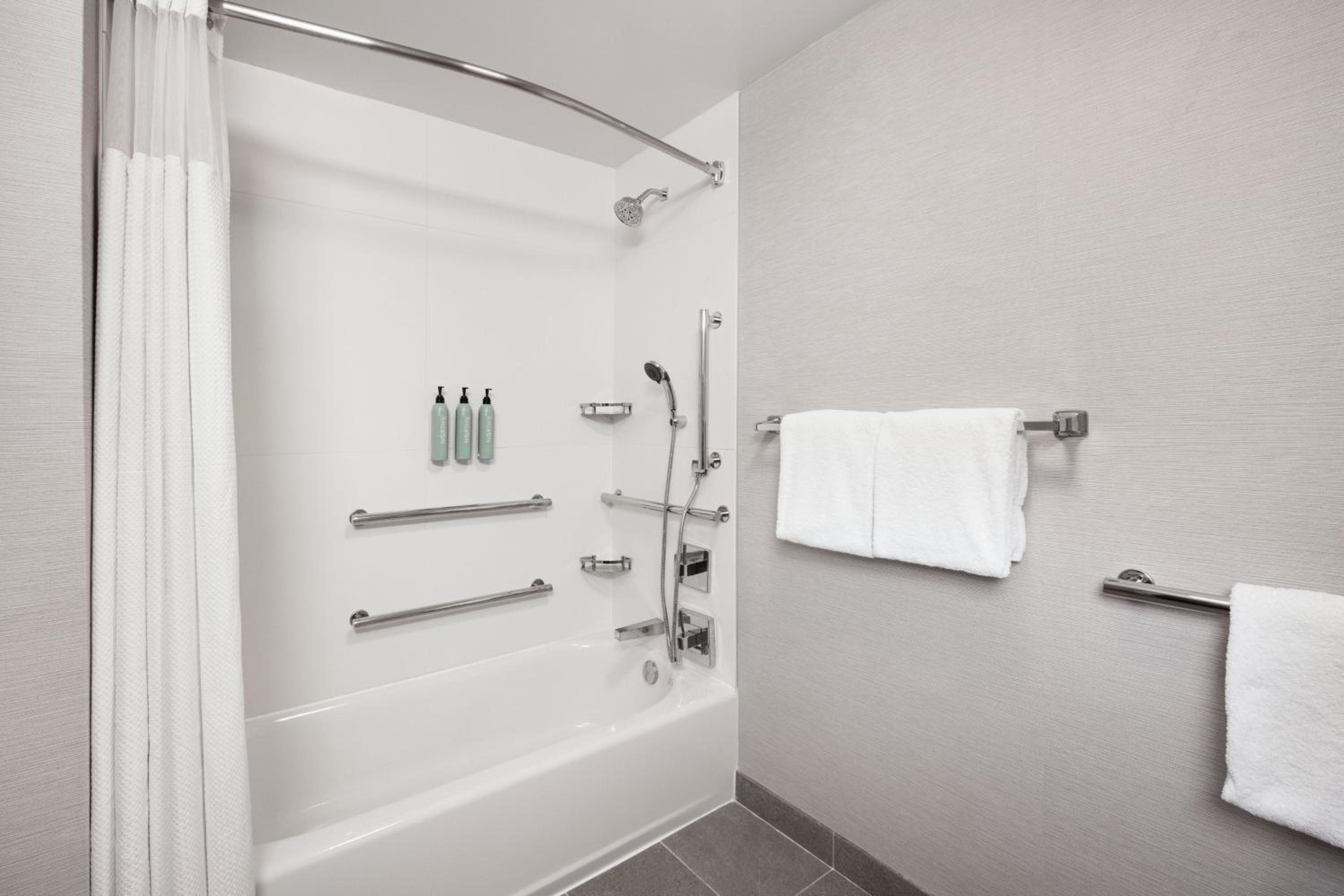 King Room - Hearing Accessible - Photo 3