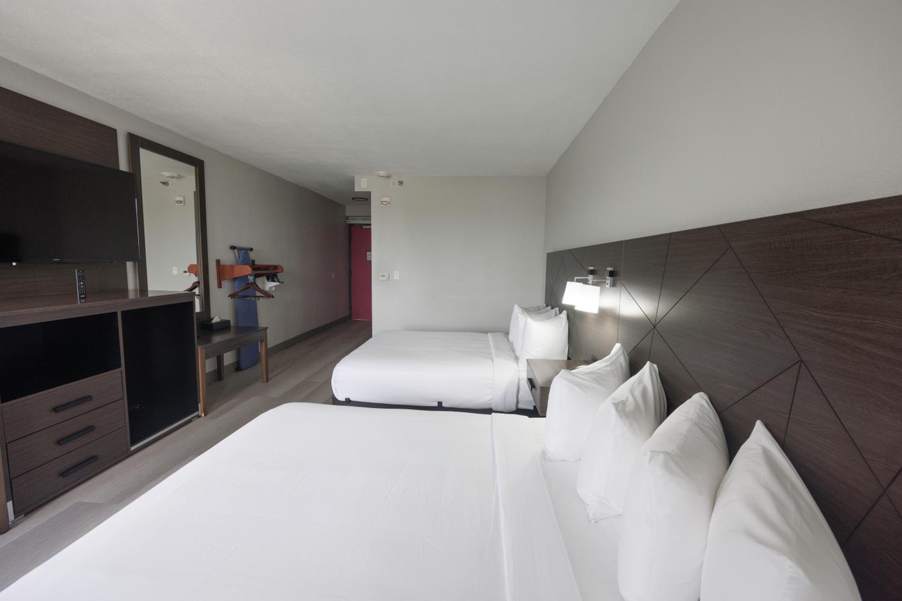 Double Room with Two Double Beds - Accessible/Non Smoking photo 1