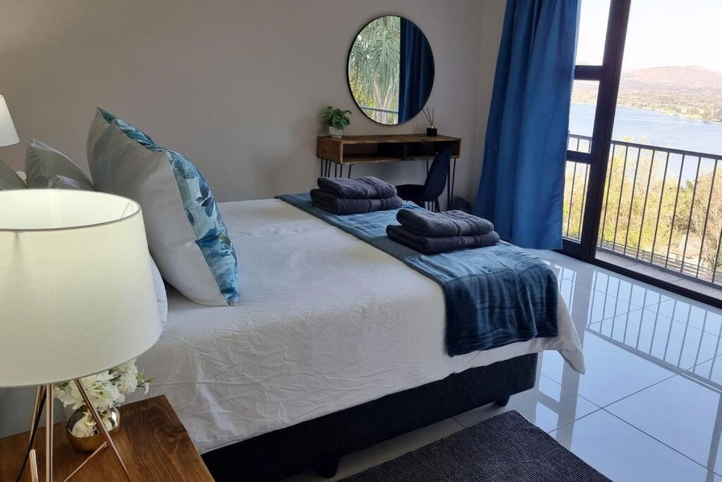 Five-Bedroom House photo 1