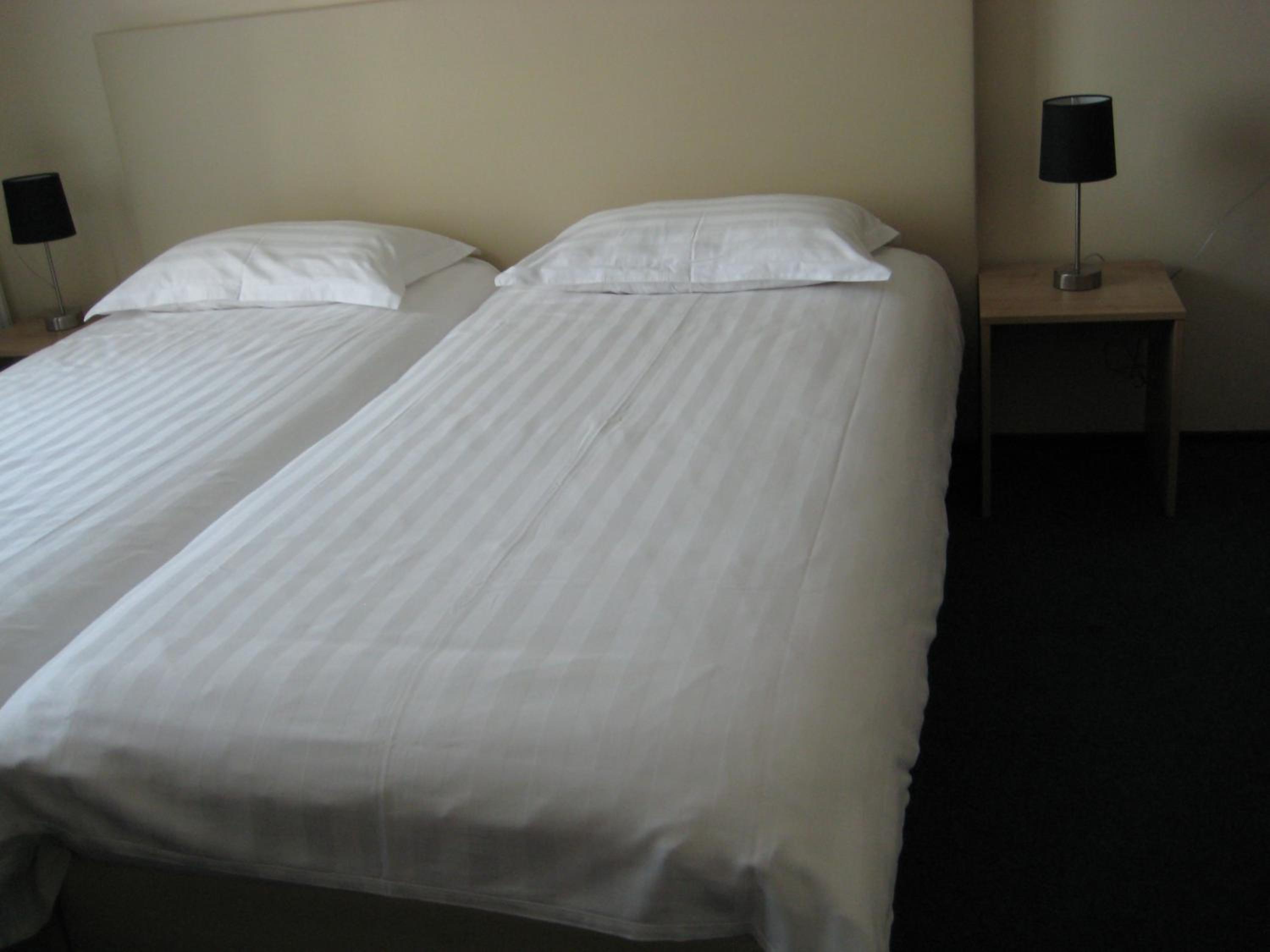 Standard Double Room - Photo 3