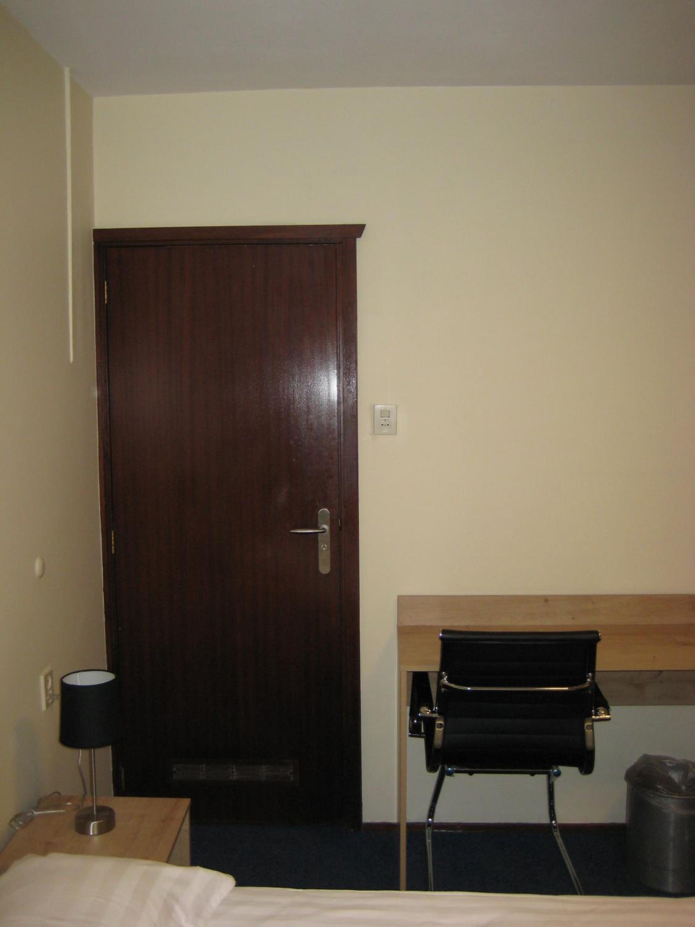 Standard Double Room - Photo 9