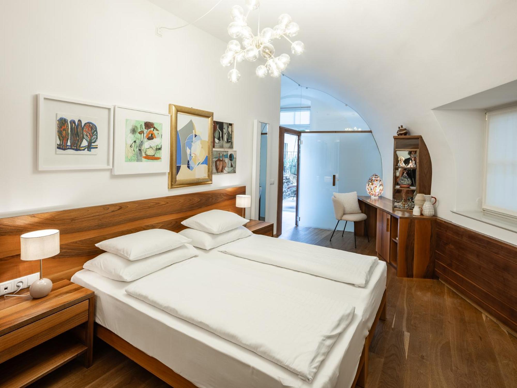 Small Double Room - Ground Floor