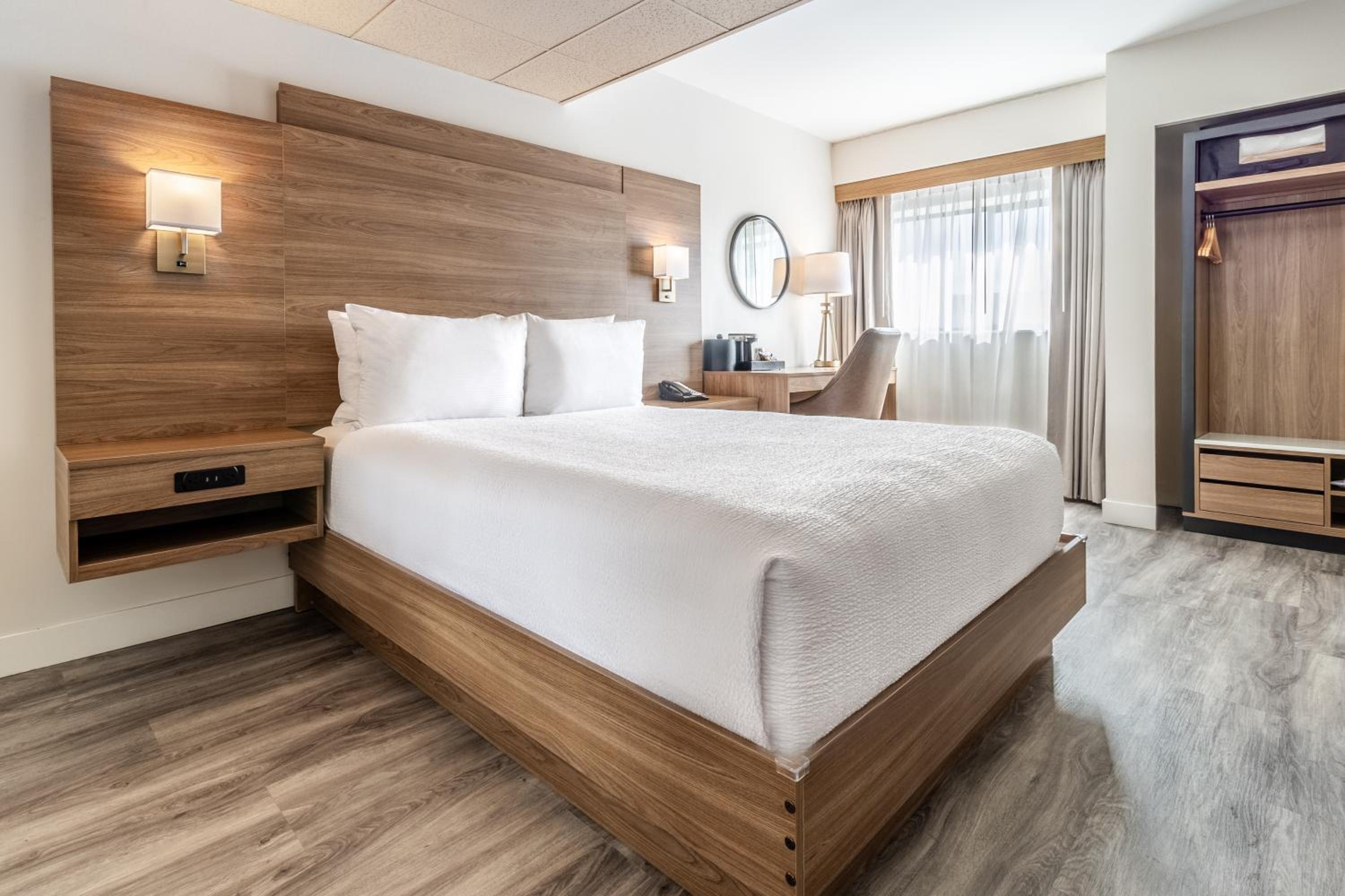 One Queen Bed Interior  - Photo 7