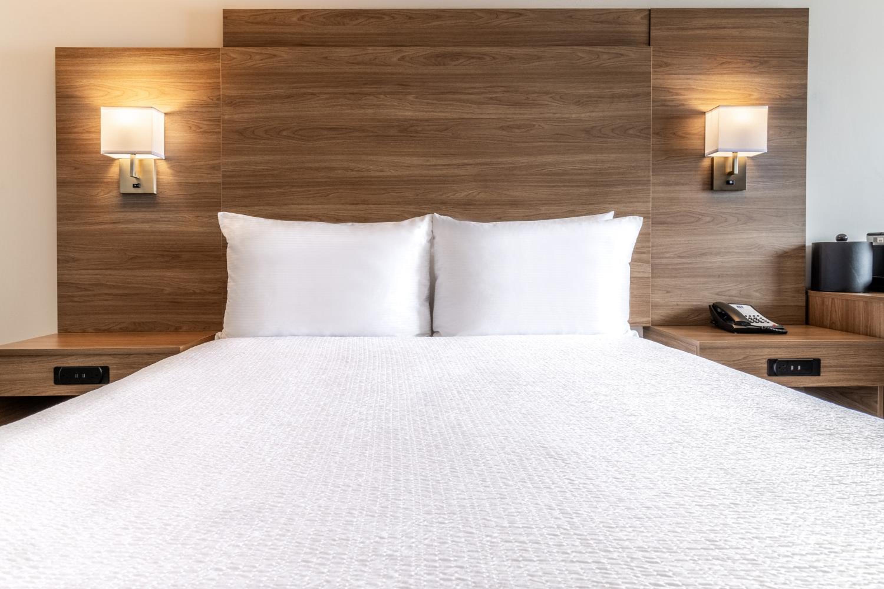One Queen Bed Interior  - Photo 9