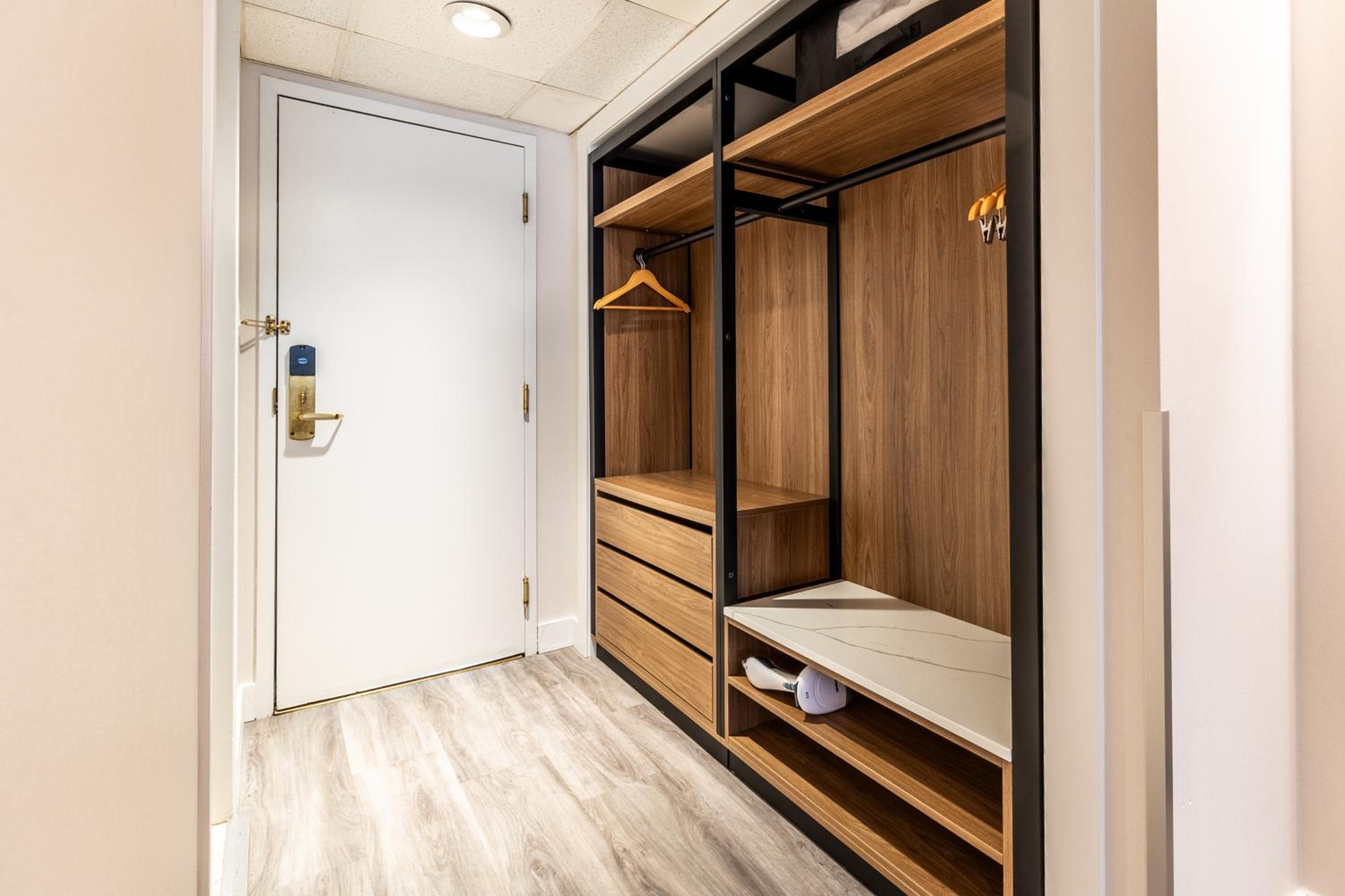 Two Queen Beds - No View - Photo 10