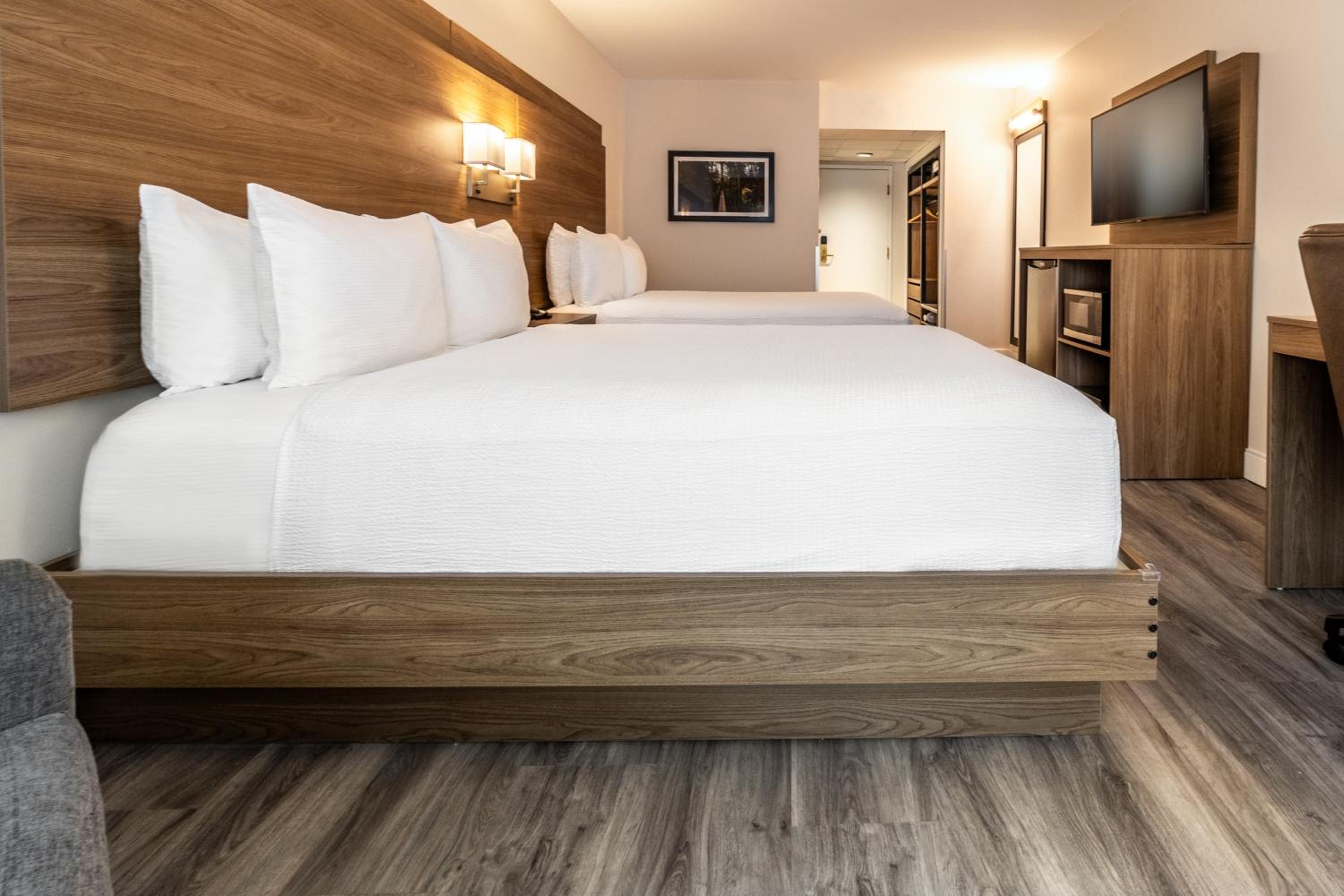 Two Queen Beds - No View - Photo 8