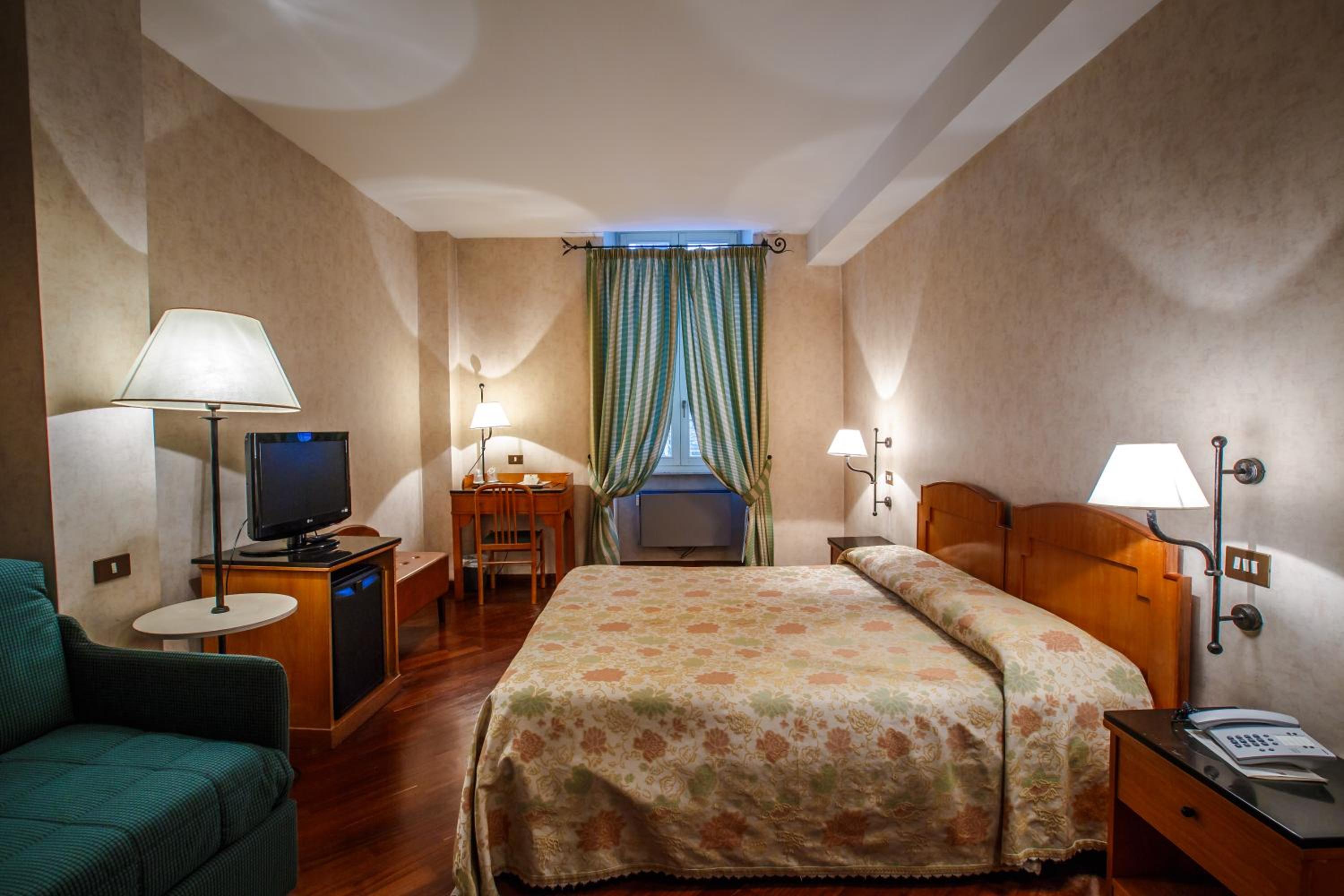 Standard Double Room - Photo 14