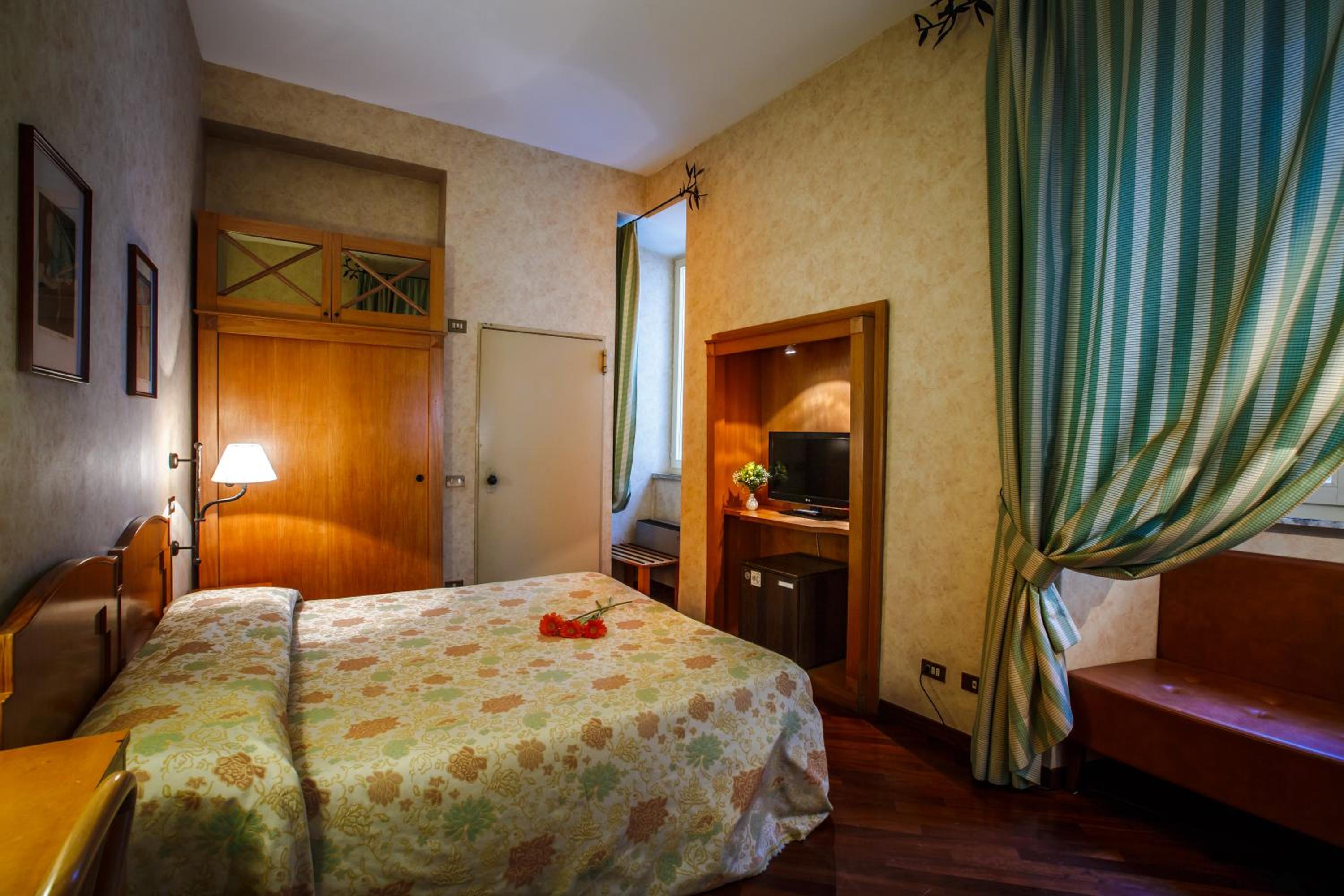 Economy Double Room - Photo 7