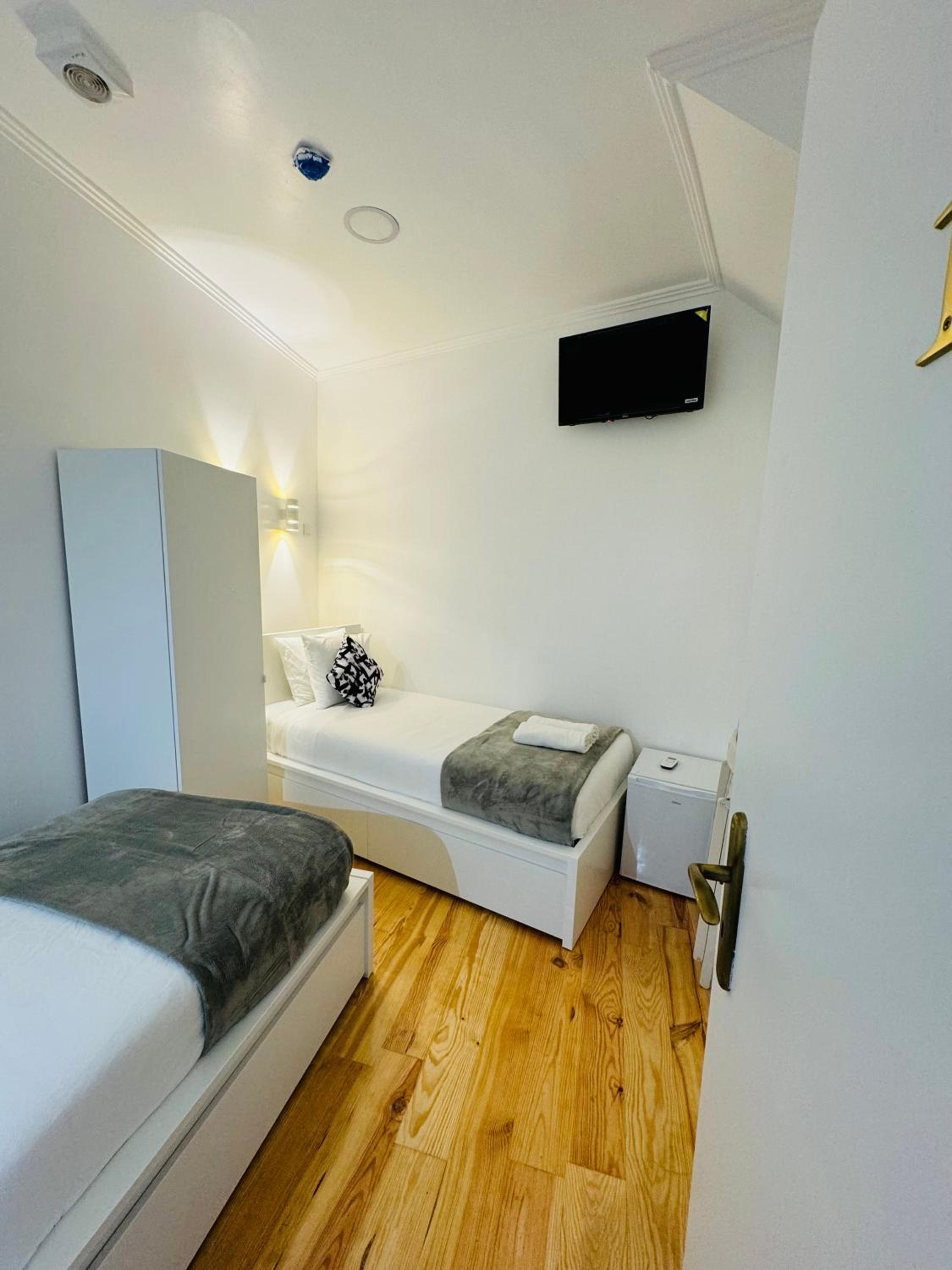 Twin Room with Private Bathroom photo 1