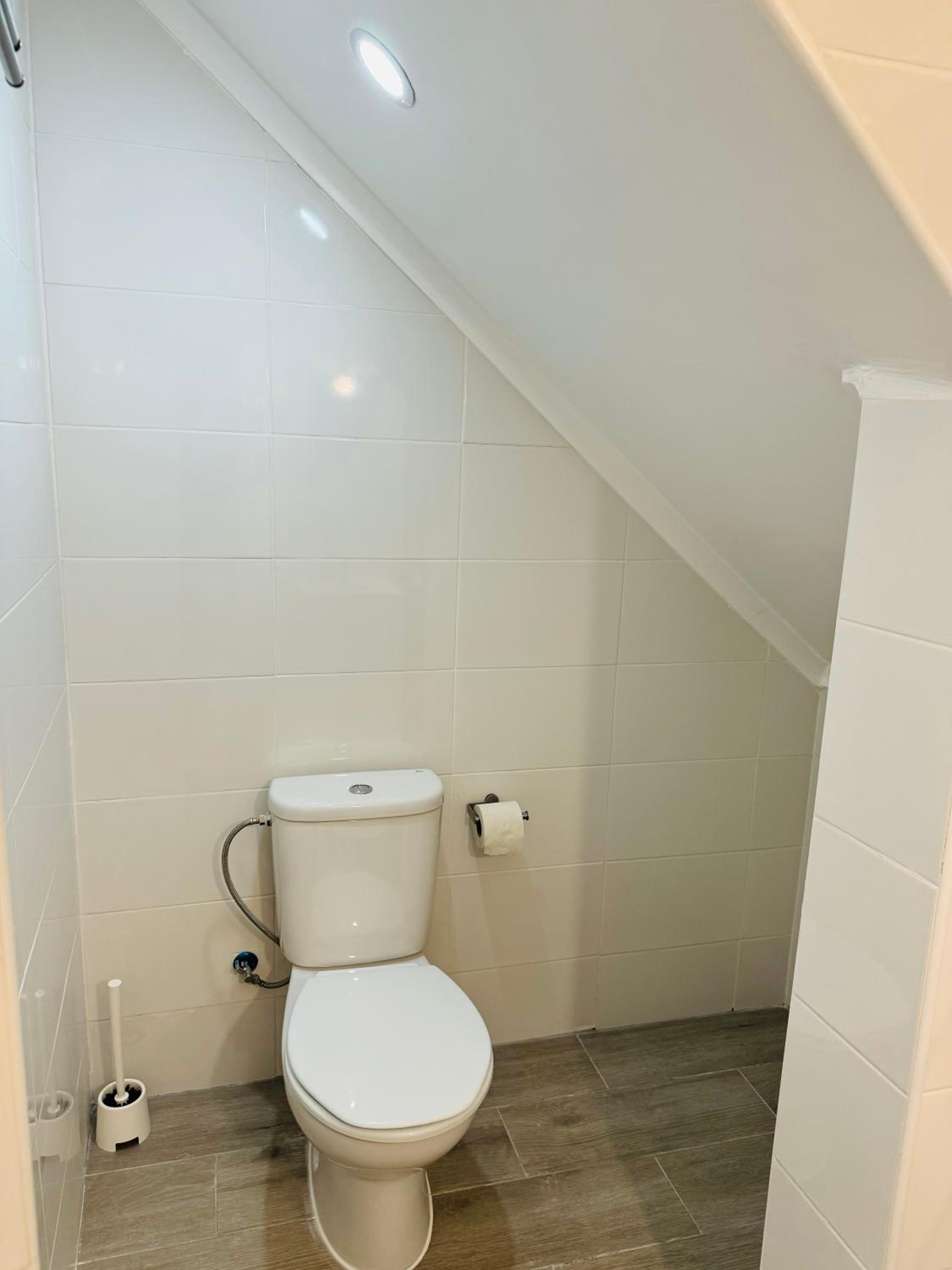 Twin Room with Private Bathroom photo 2
