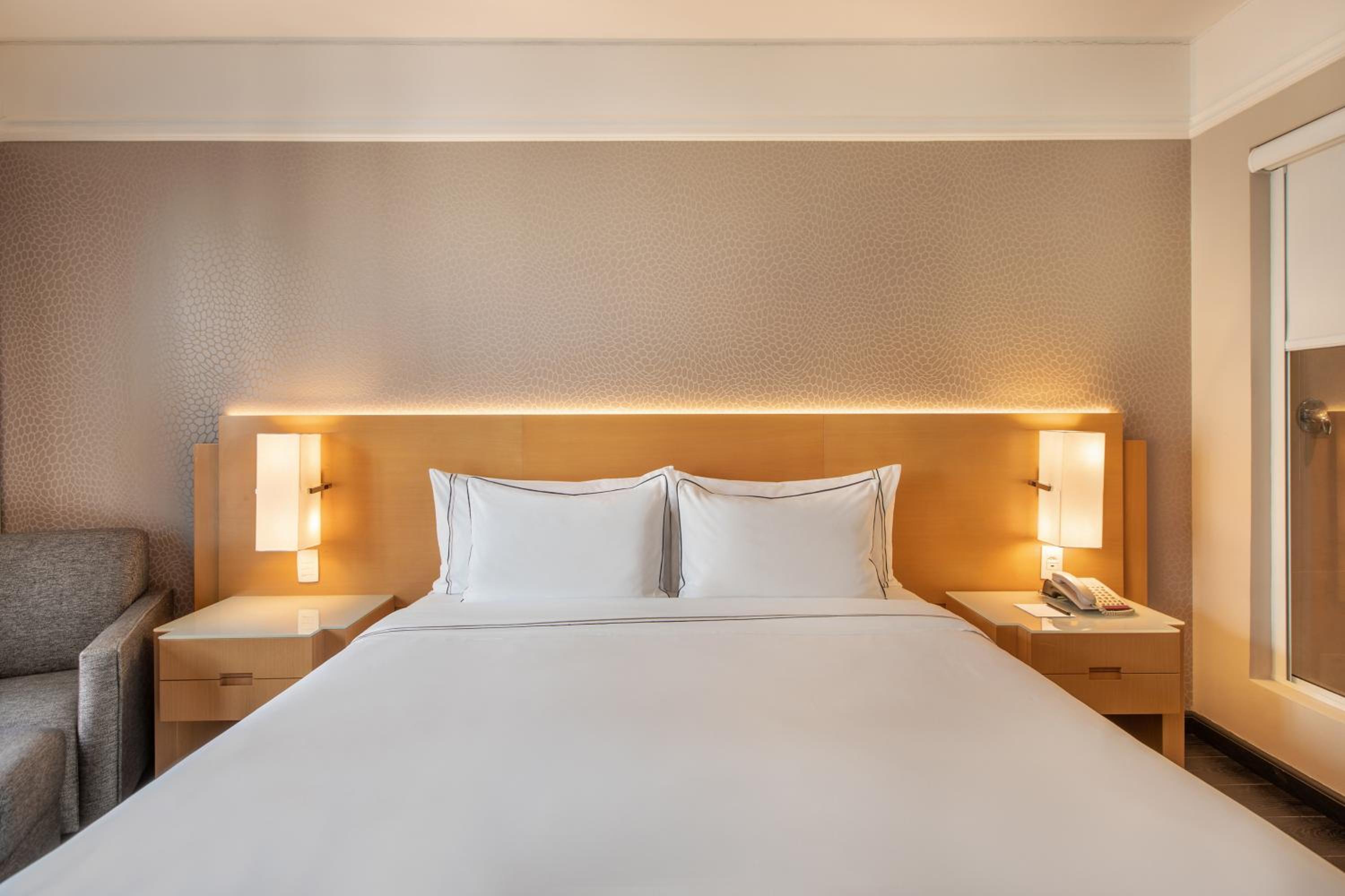 Grand Premium Queen Room - Photo 7
