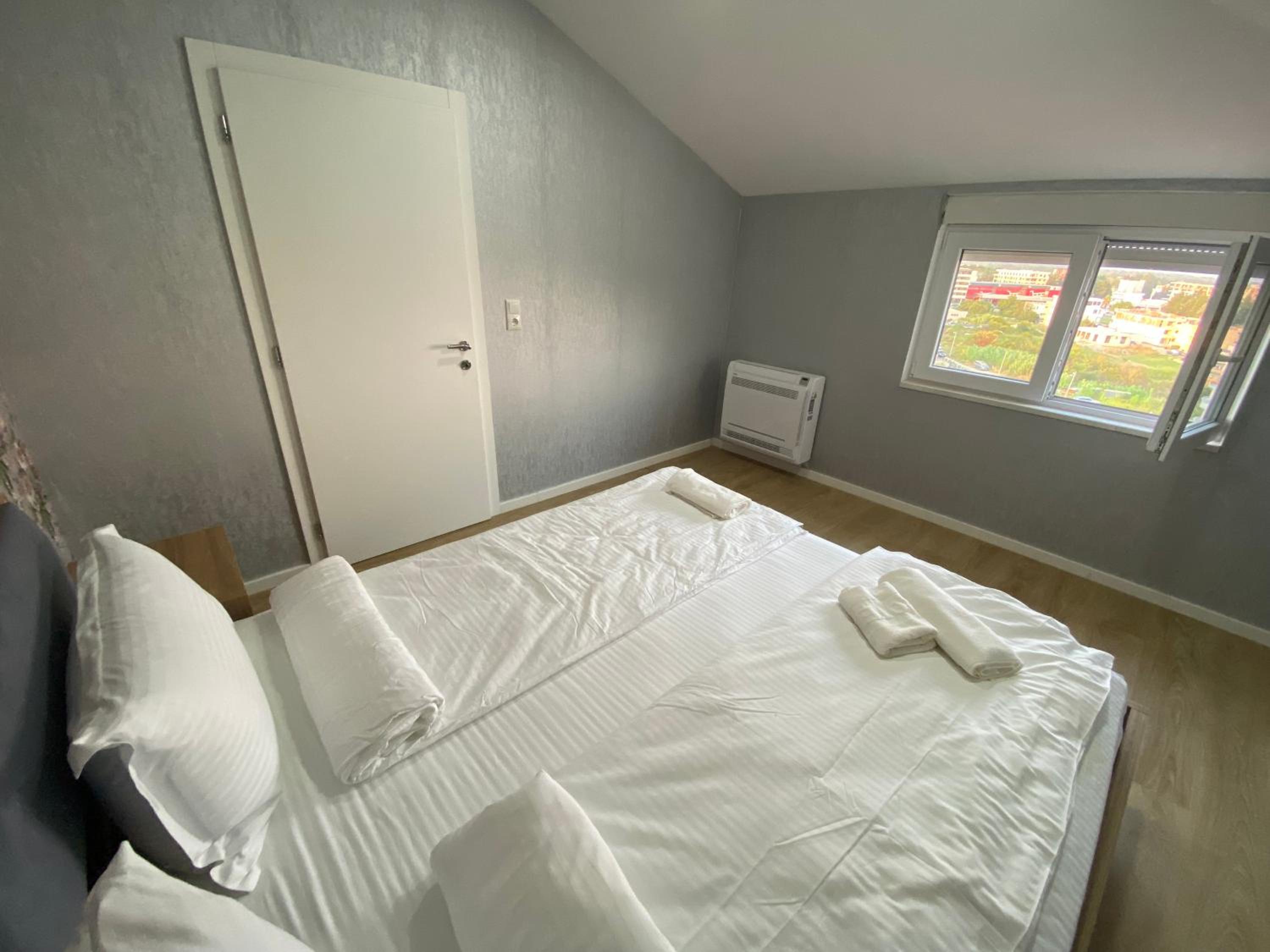 One-Bedroom Apartment with Balcony