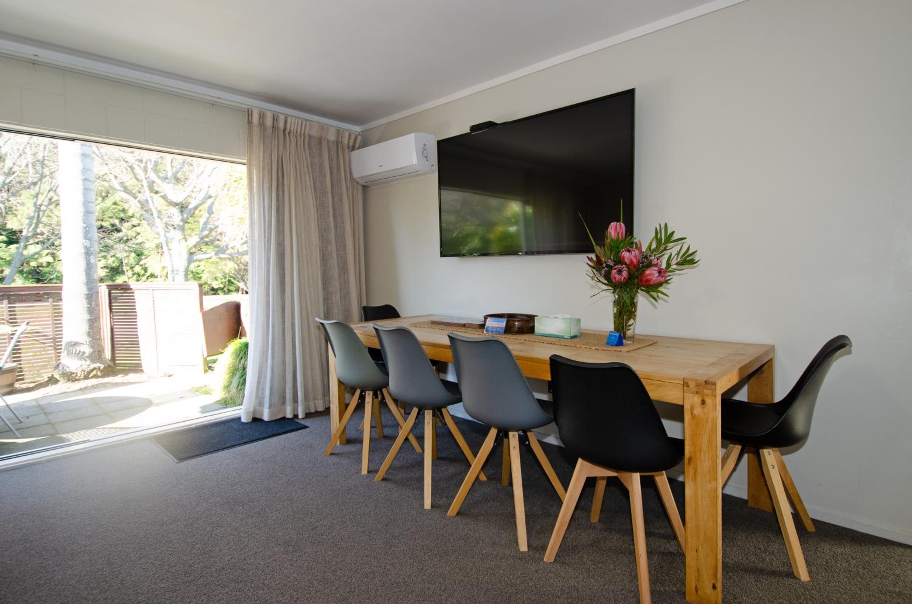 Deluxe Family Suite - Photo 2