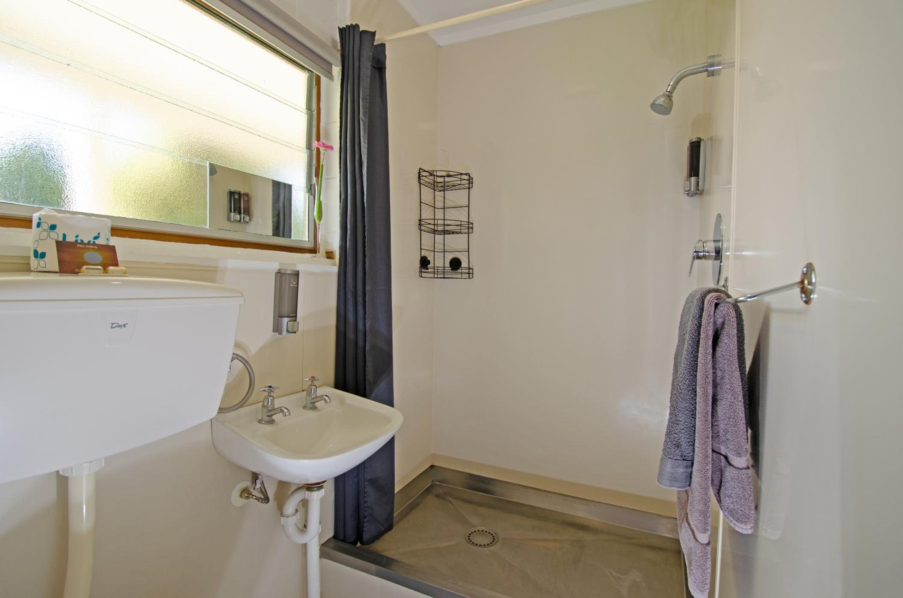 Standard Queen Room - Photo 14