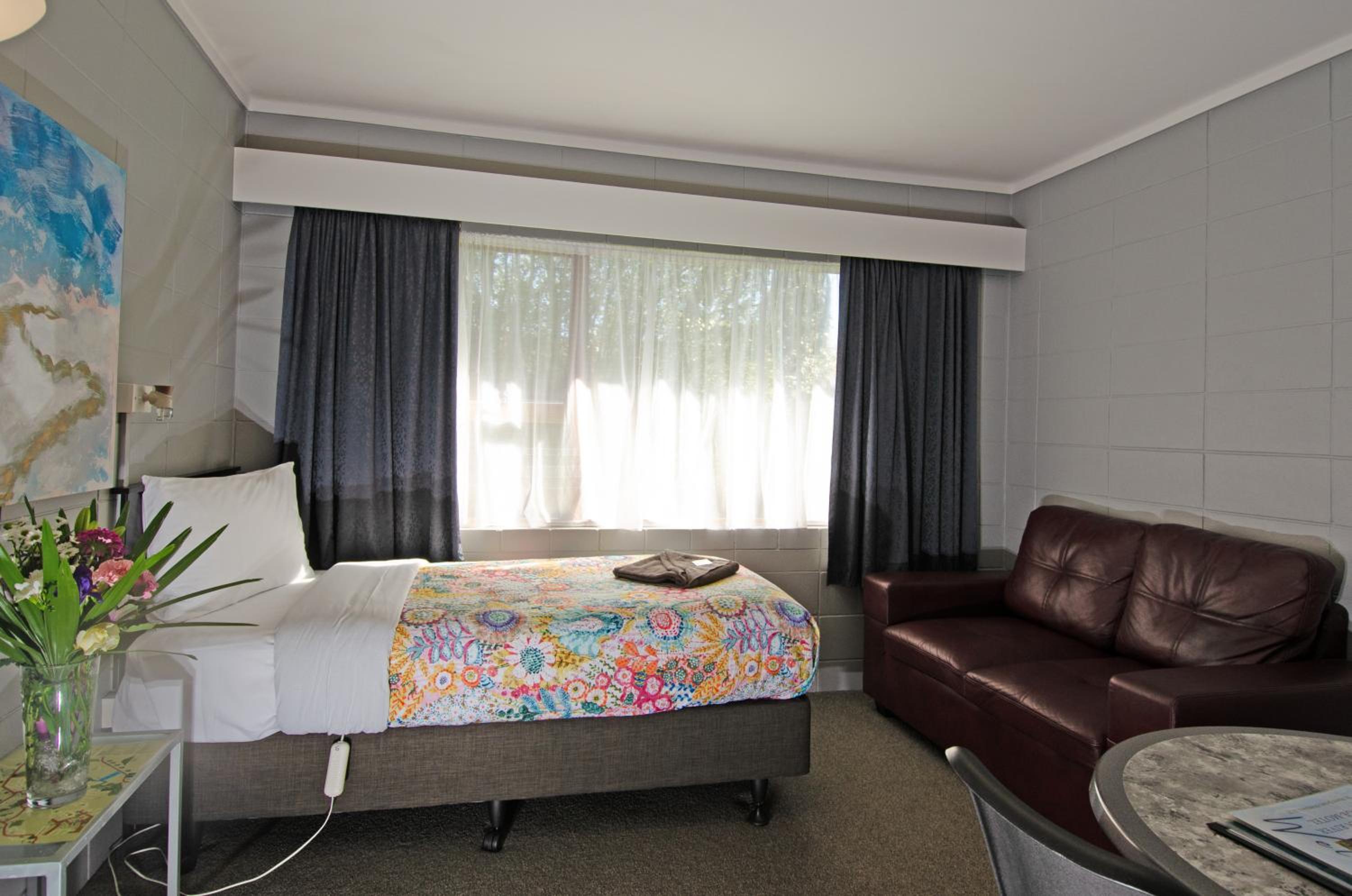 Twin Room with Extra Bed - Photo 1