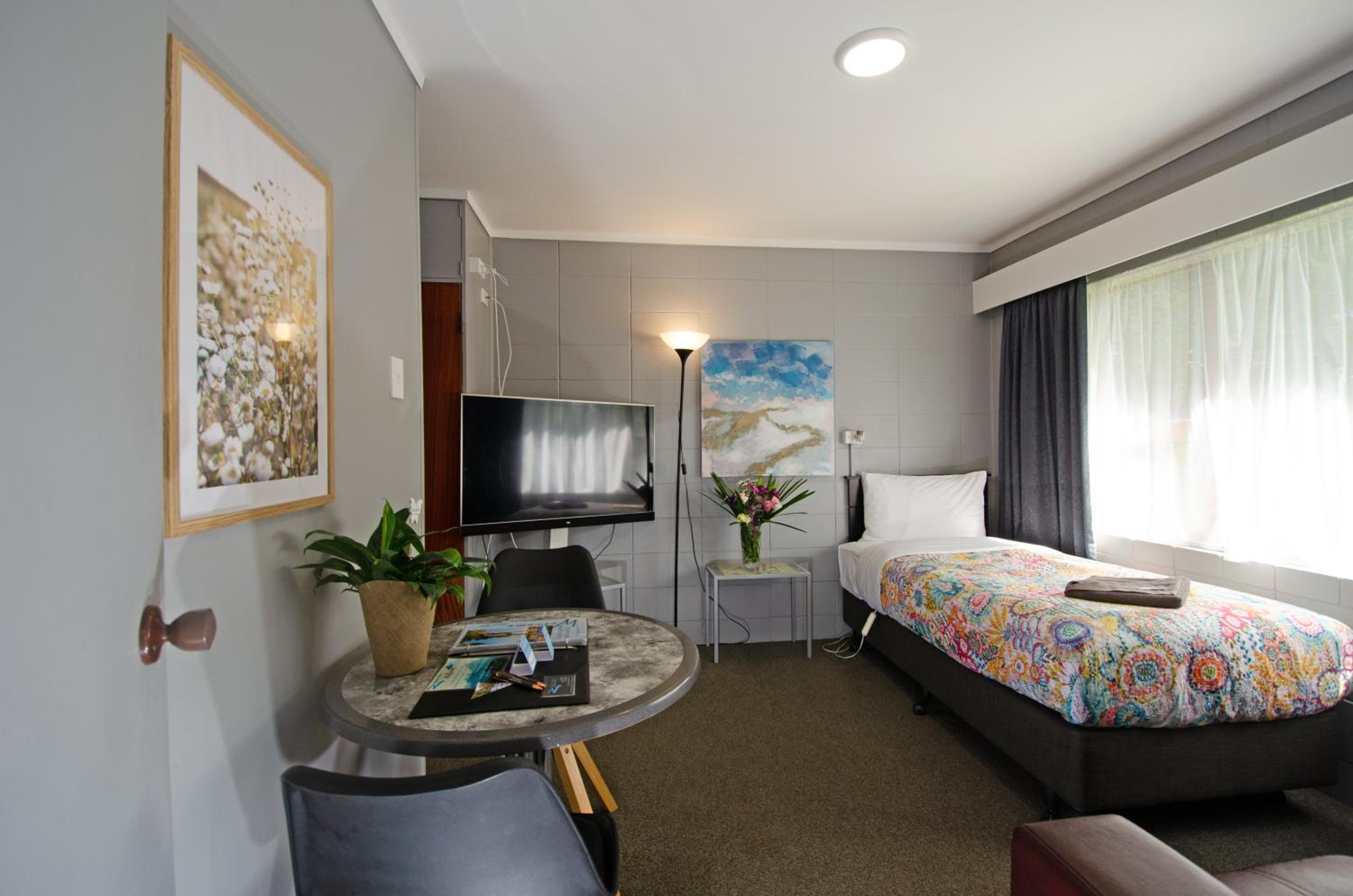 Twin Room with Extra Bed - Photo 8