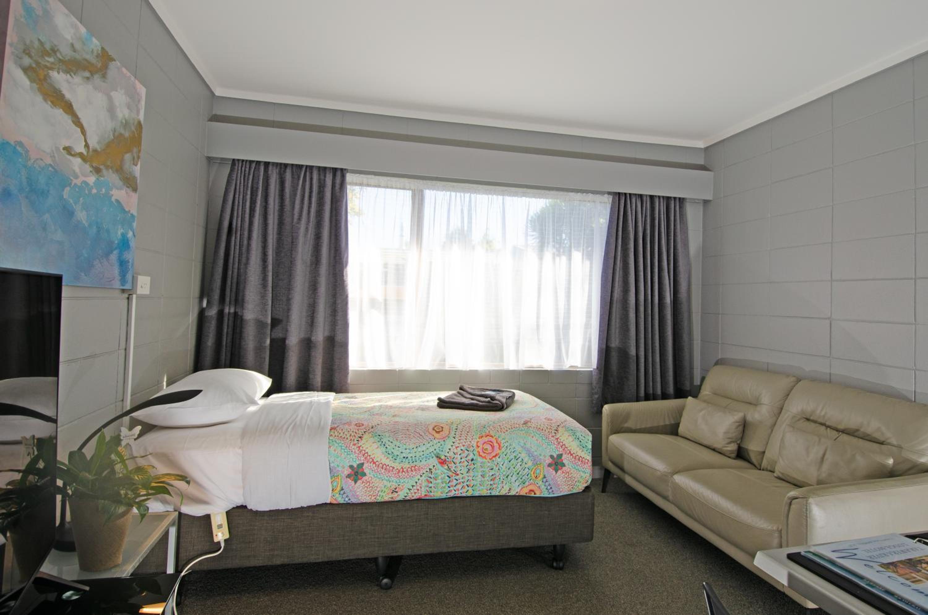 Standard Family Room - Photo 8