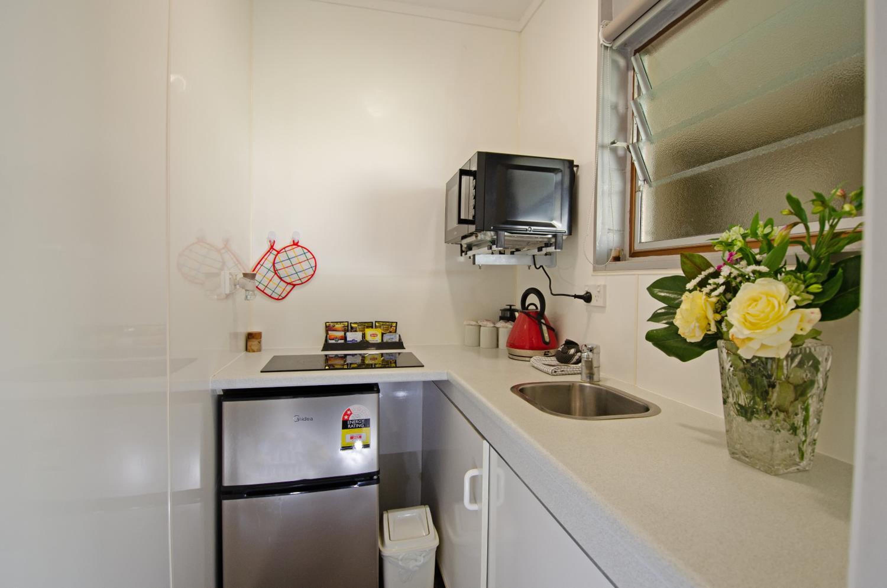 Standard Queen Room - Photo 19