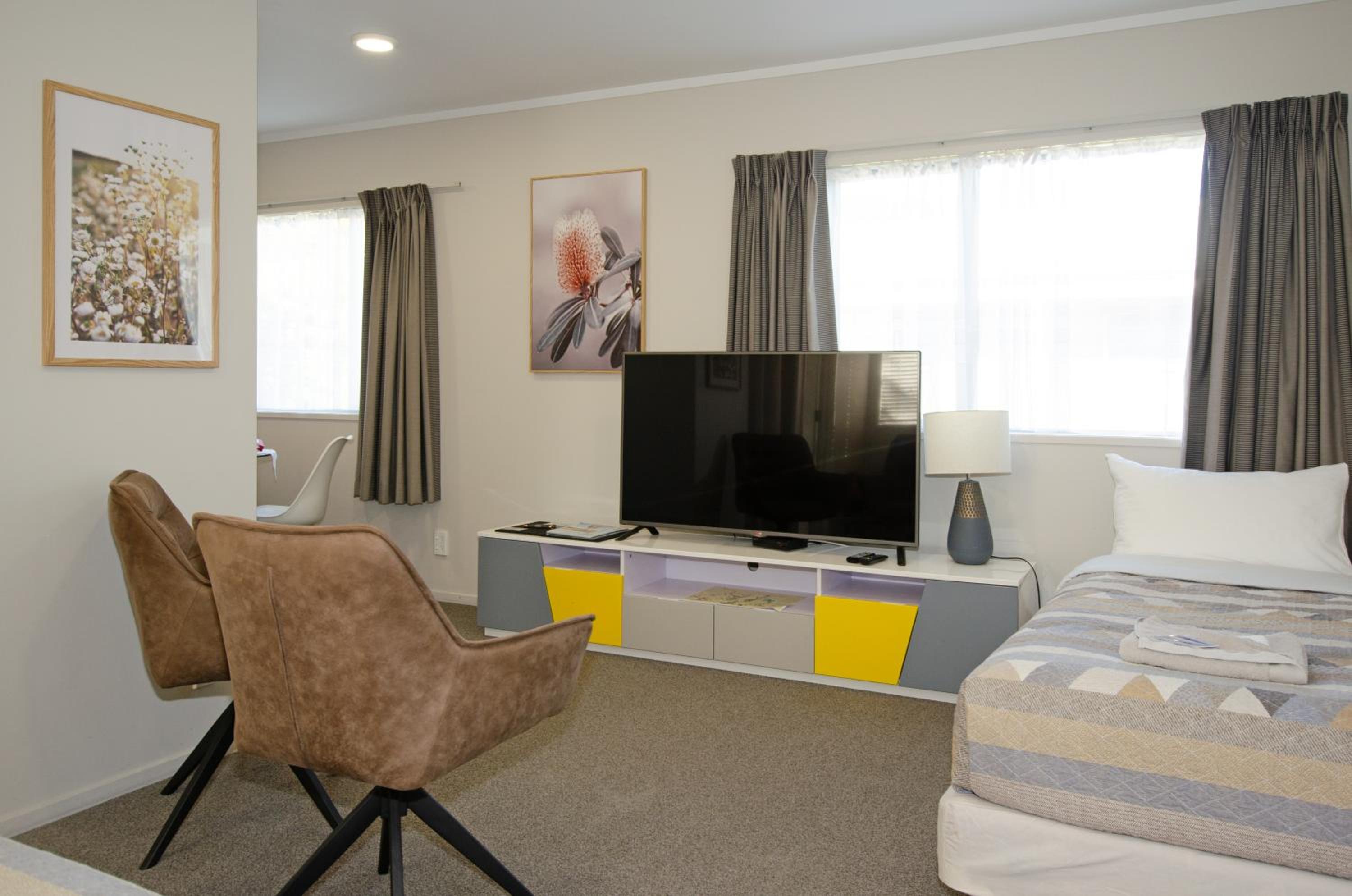 Superior Suite - Photo 10