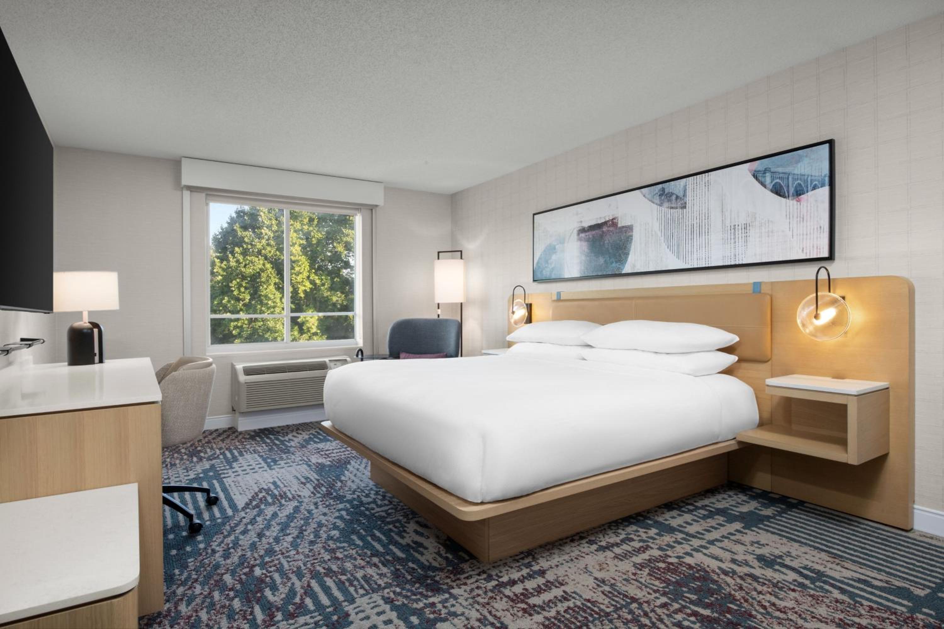 Standard King Room - Hearing Accessible photo 1