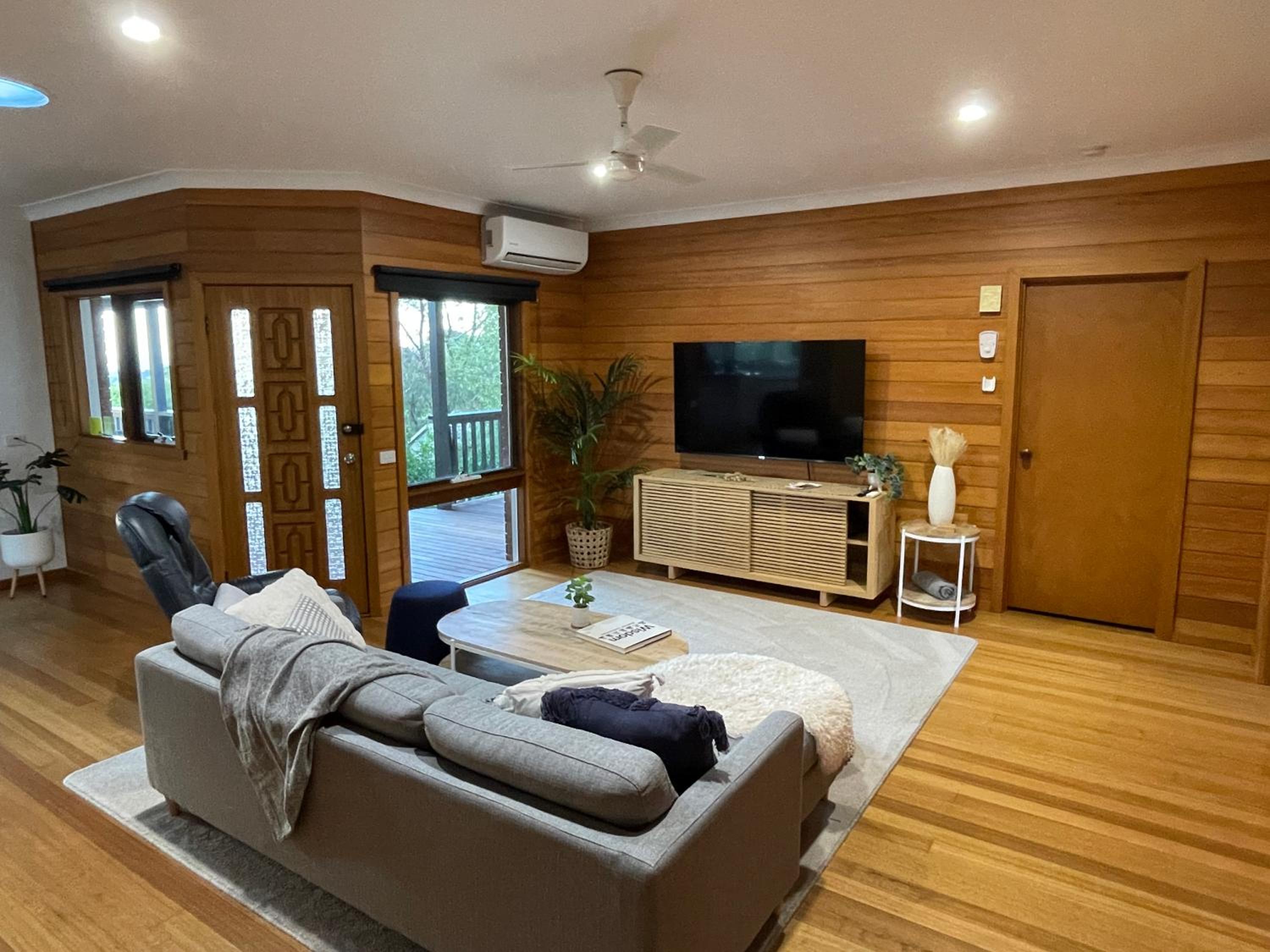 Three-Bedroom House photo 3
