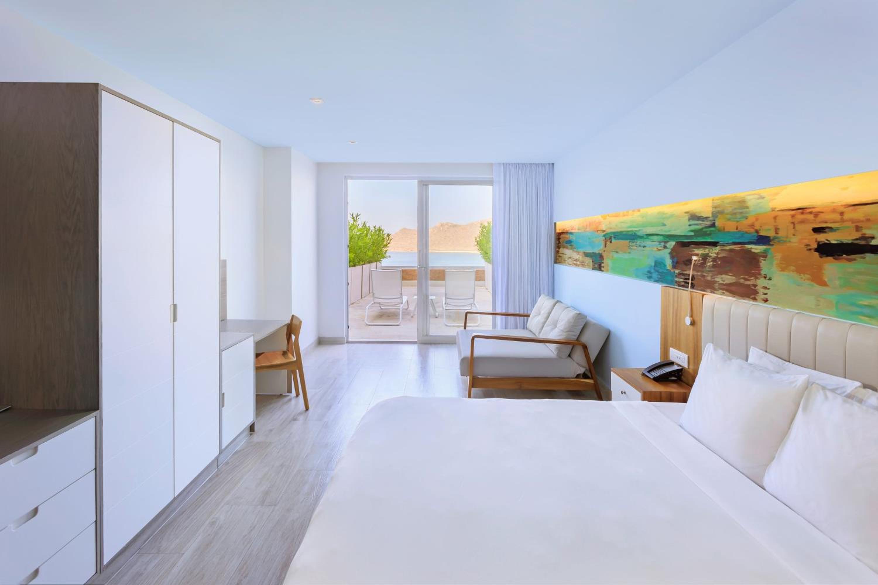 Deluxe King Room with Terrace and Ocean View - Photo 2