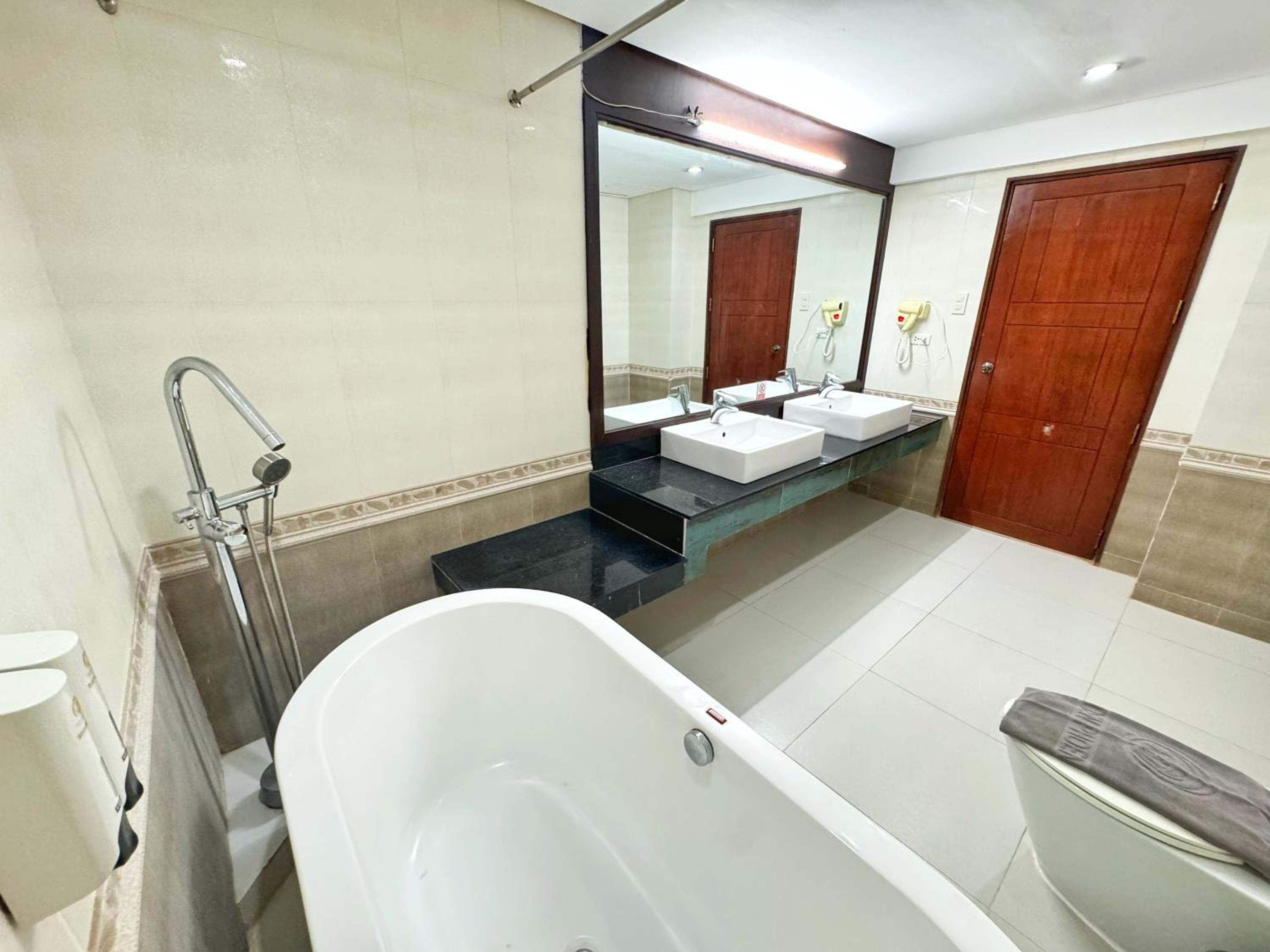 Angol King Suite - Photo 2