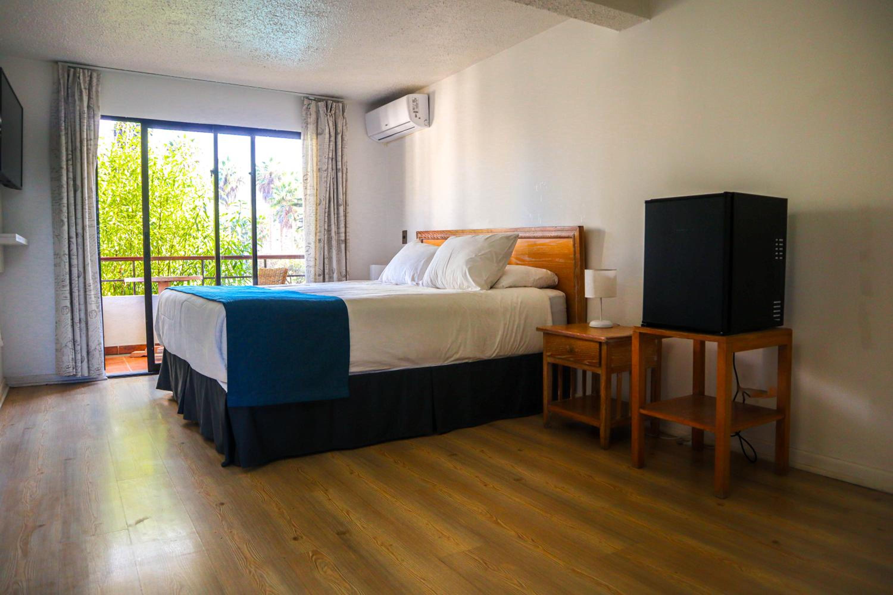 Deluxe King Suite photo 1