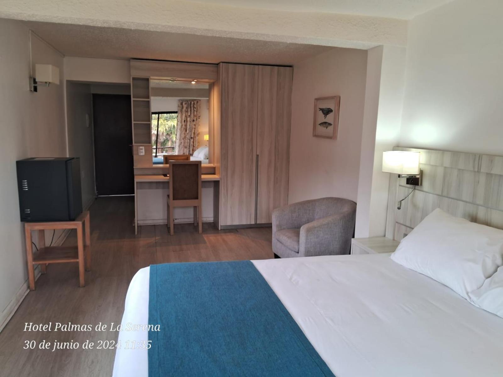 Deluxe King Suite photo 2