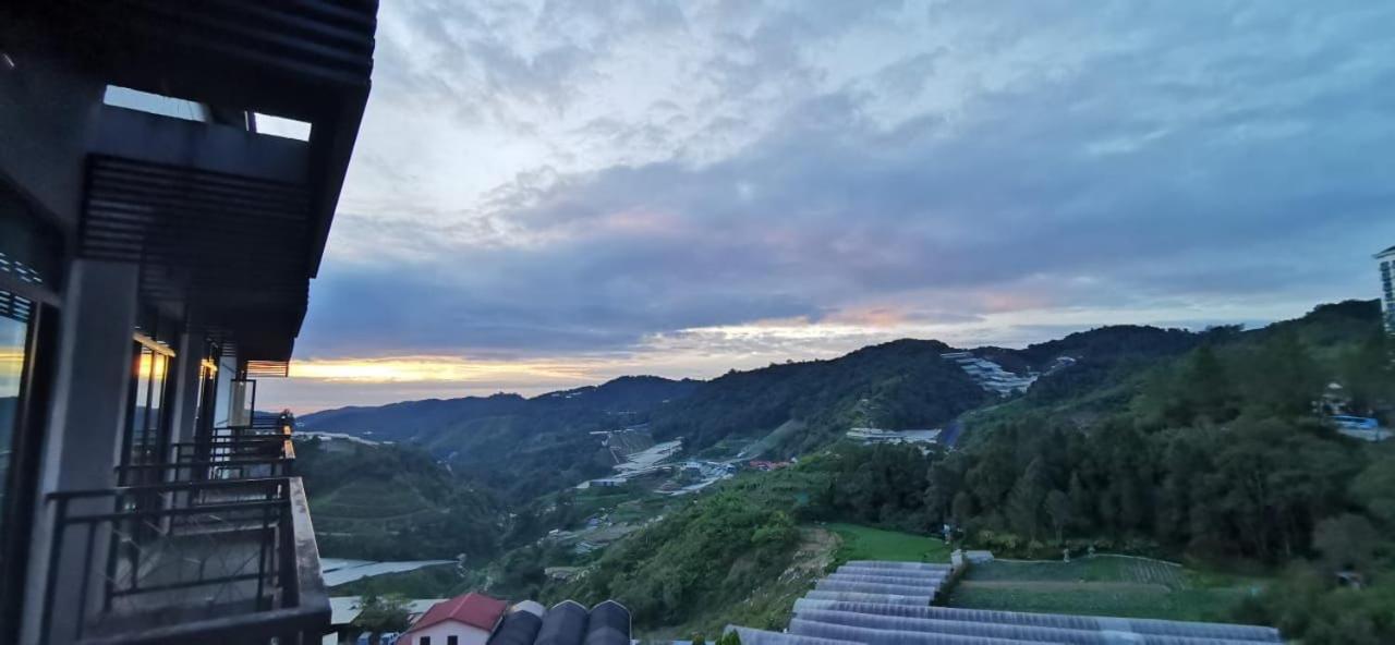带阳台的公寓套房