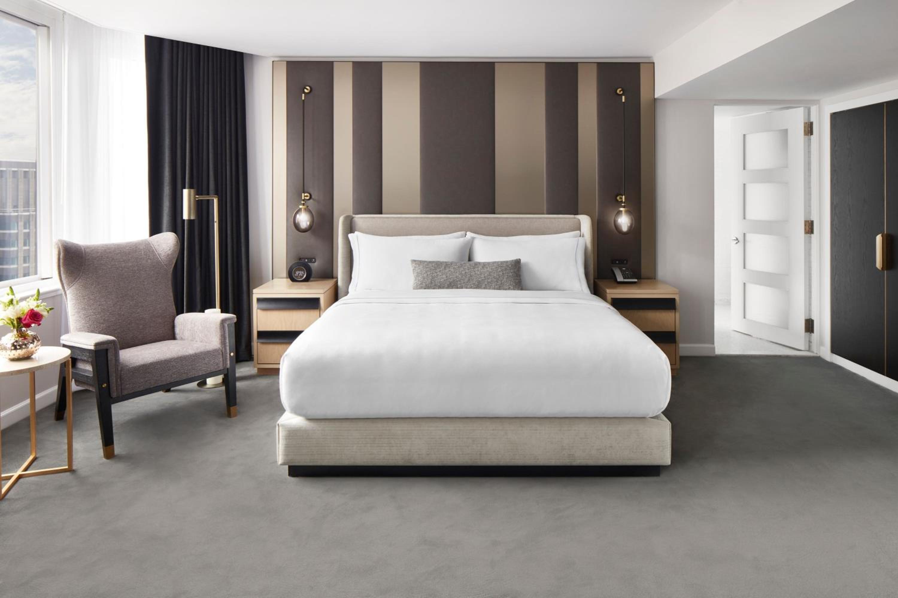 One-Bedroom King Apartment with Sofa Bed and Park View thumbnail 6