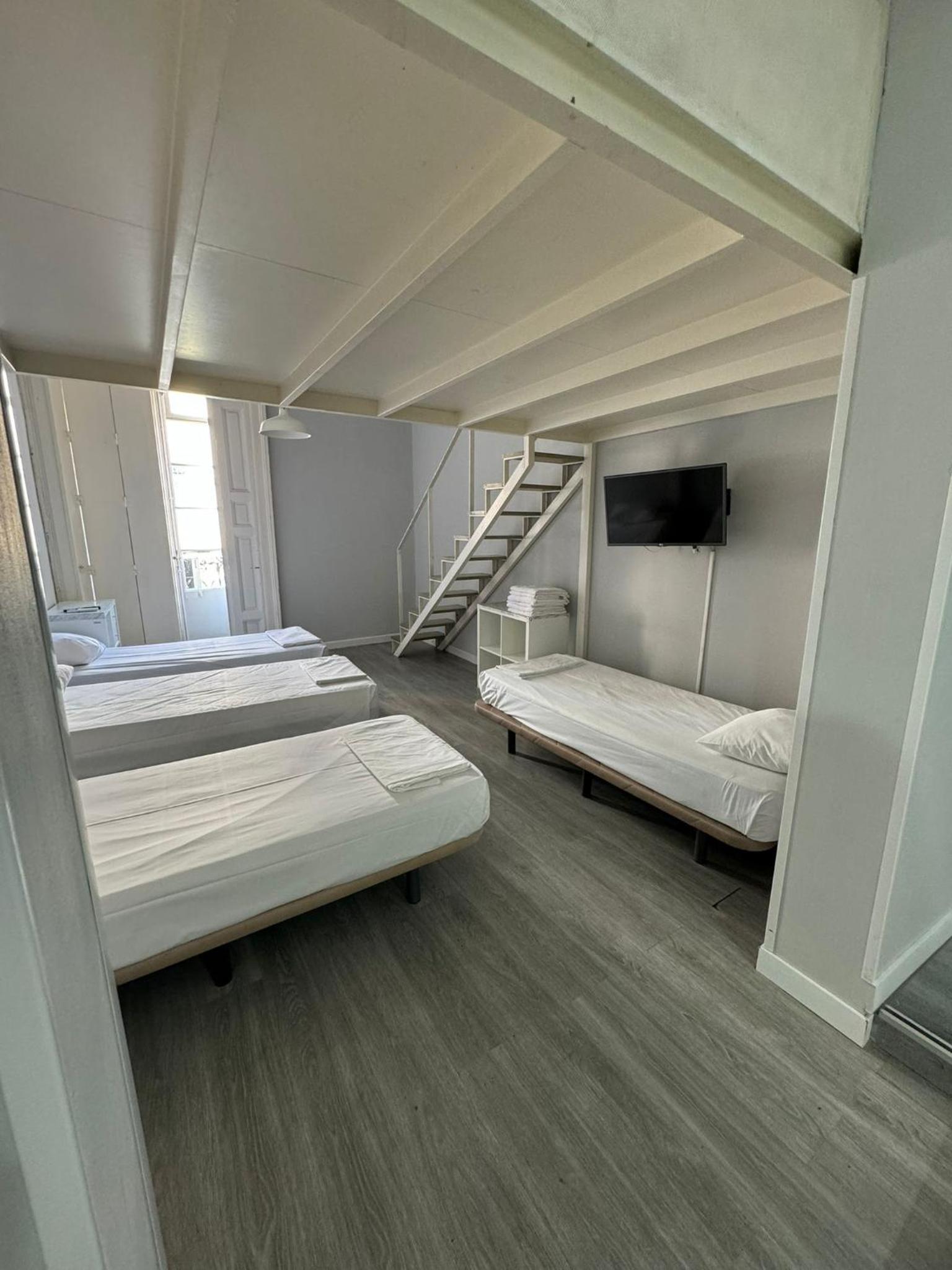 Apartment with Balcony - Photo 8