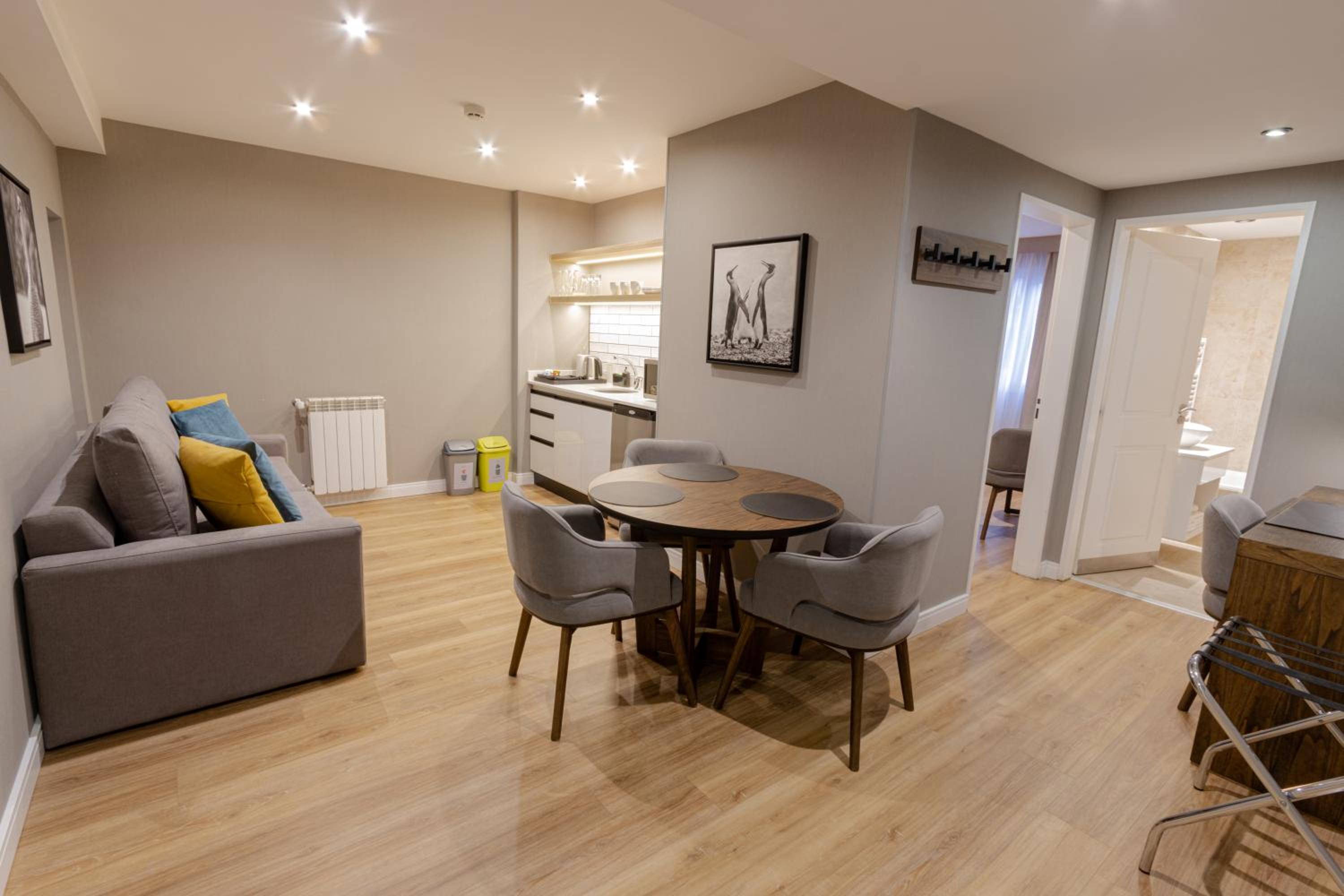 One-Bedroom Apartment (3 Adults) thumbnail 5