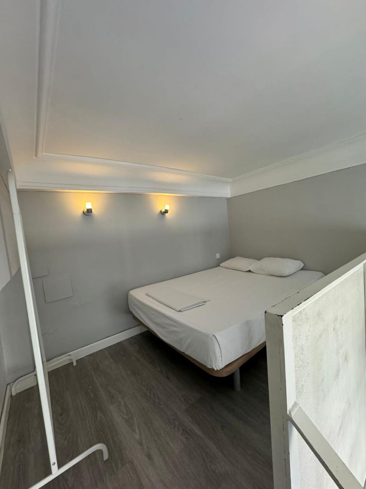 Apartment with Balcony - Photo 15