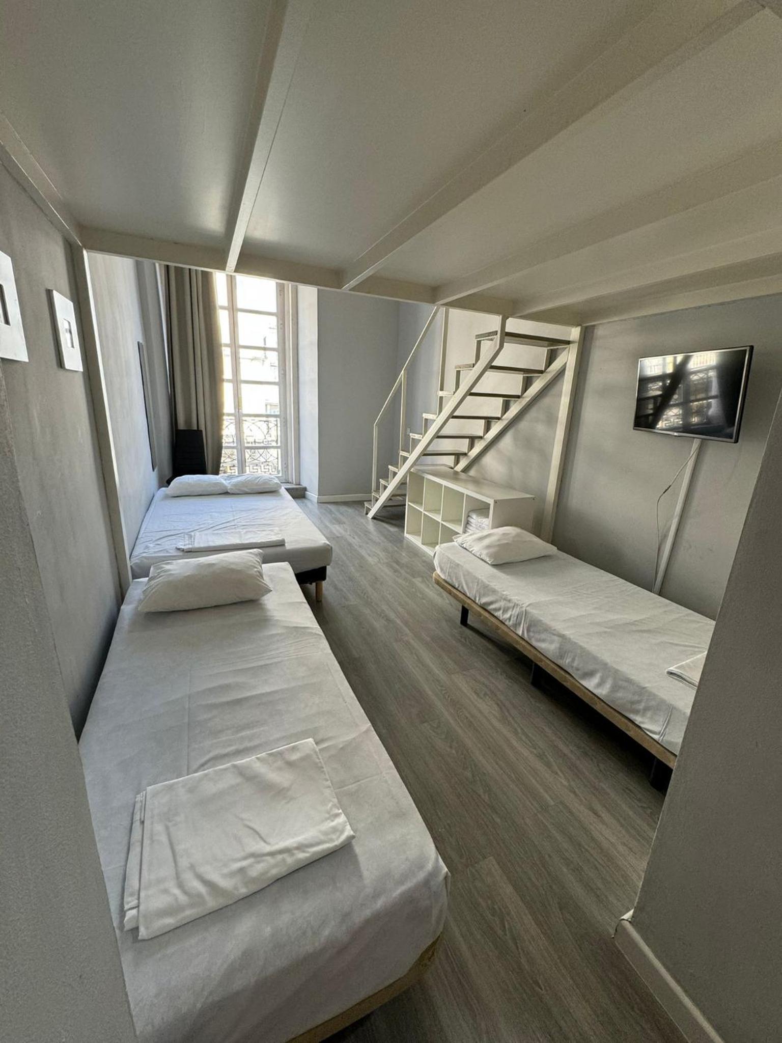 Apartment with Balcony - Photo 17