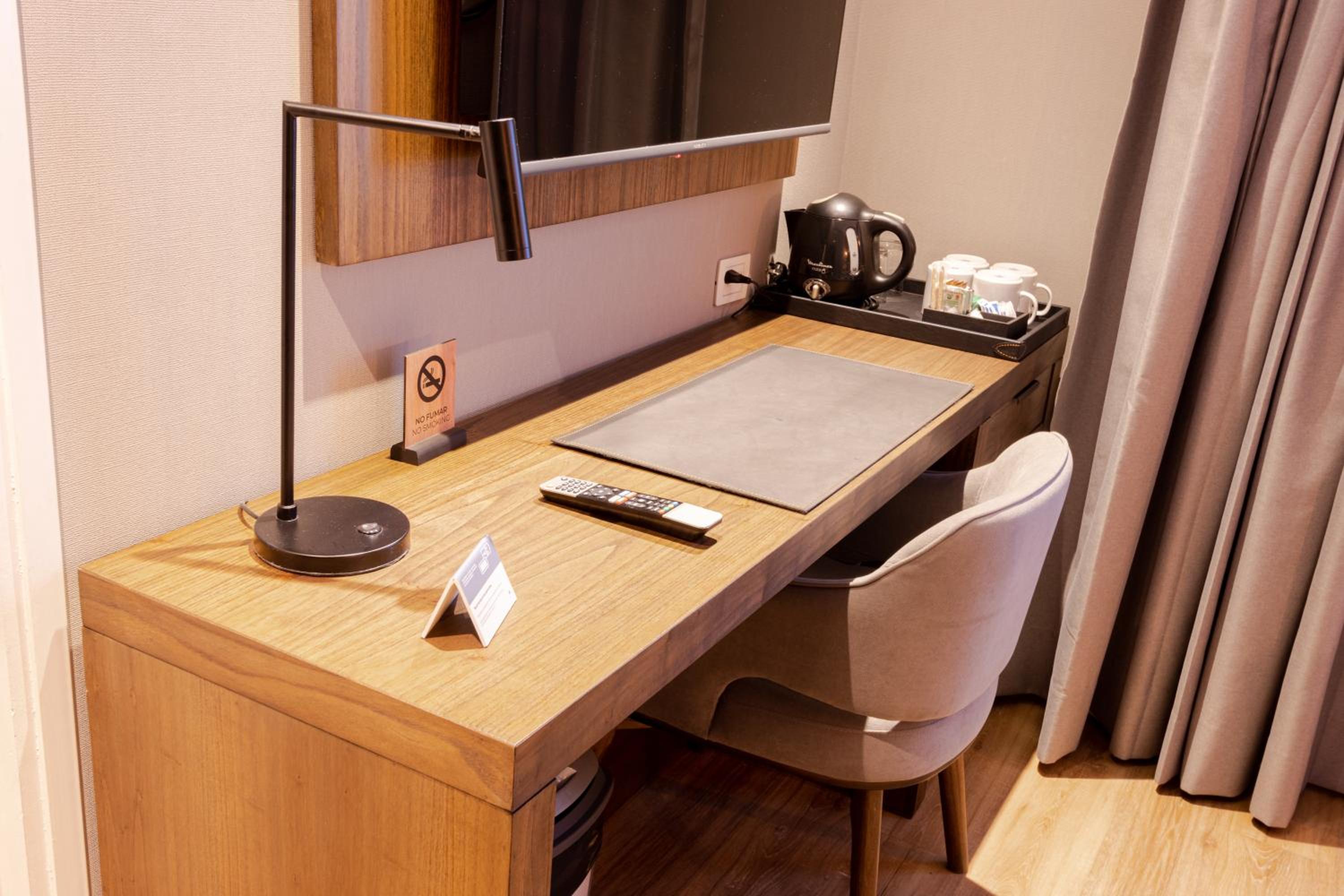 Quadruple Room thumbnail 6