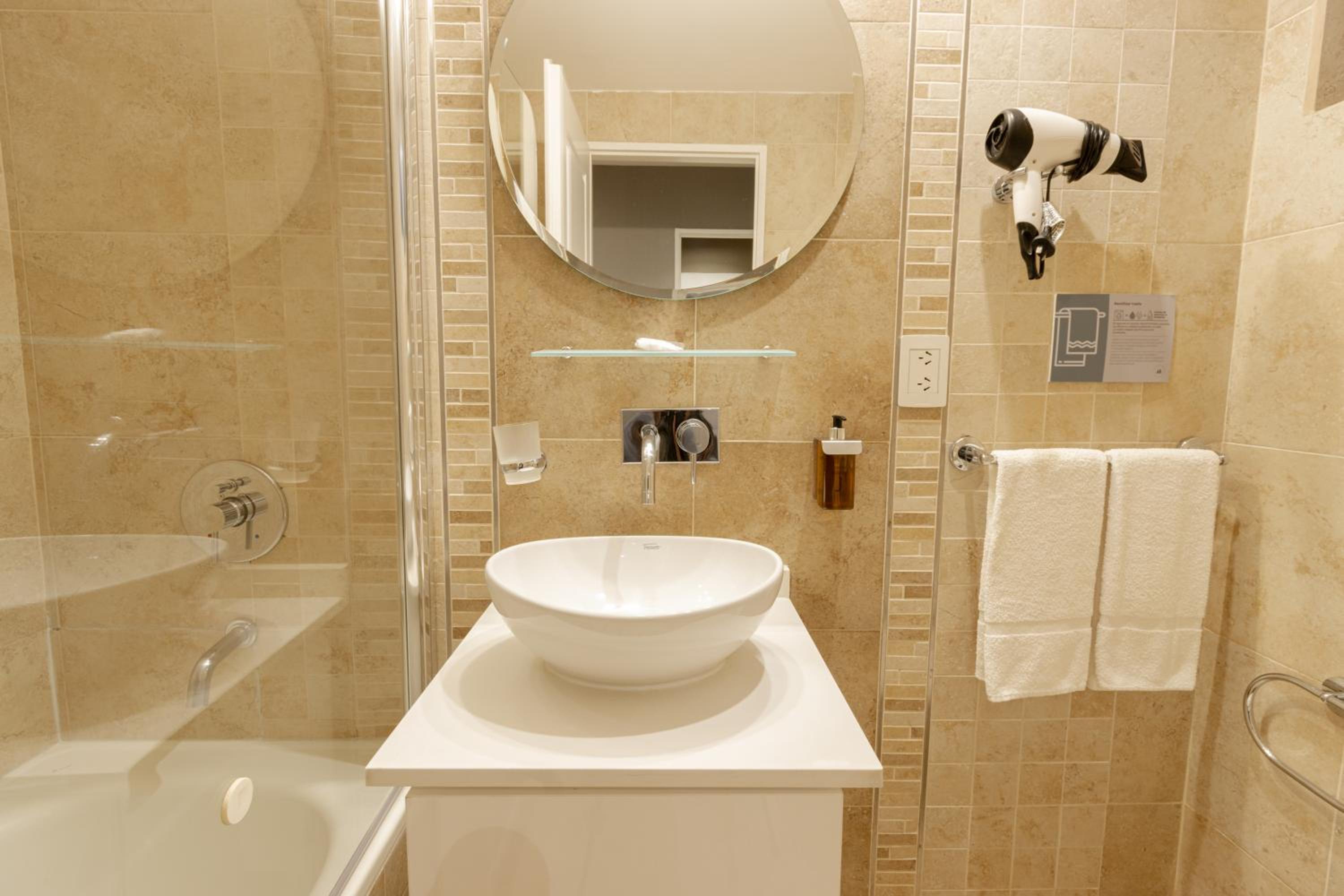 Triple Room thumbnail 5